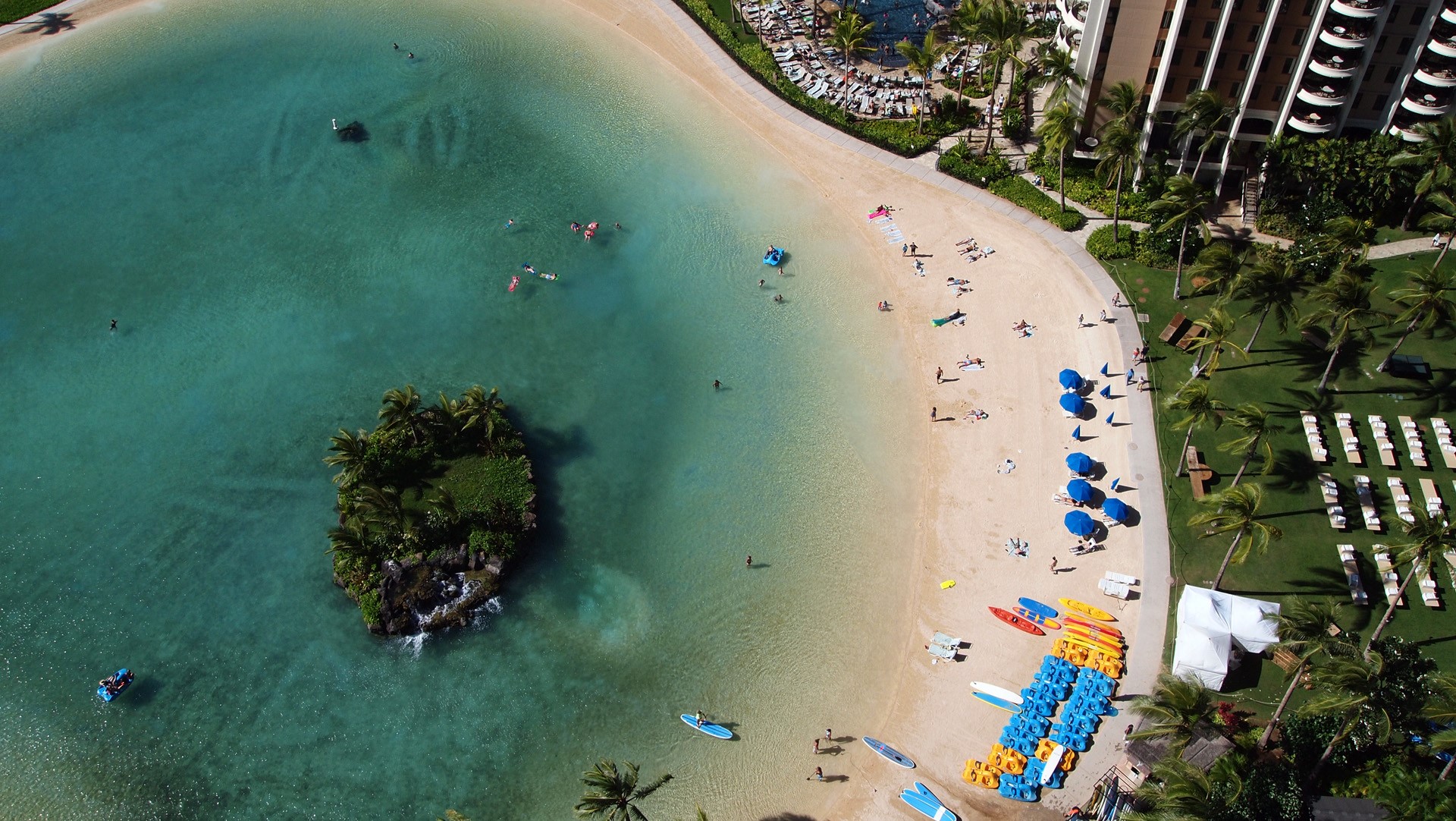 Aerial view of a tropical resort lagoon and beach in Hawaii HD Wallpaper