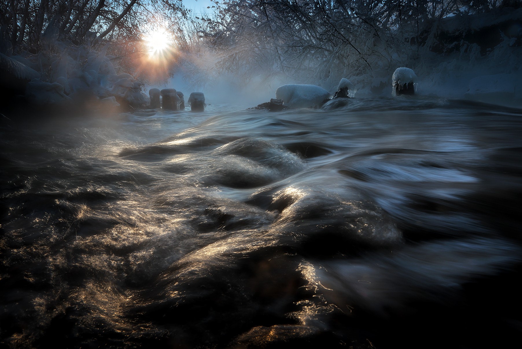 Winter river with sun and mist HD Wallpaper