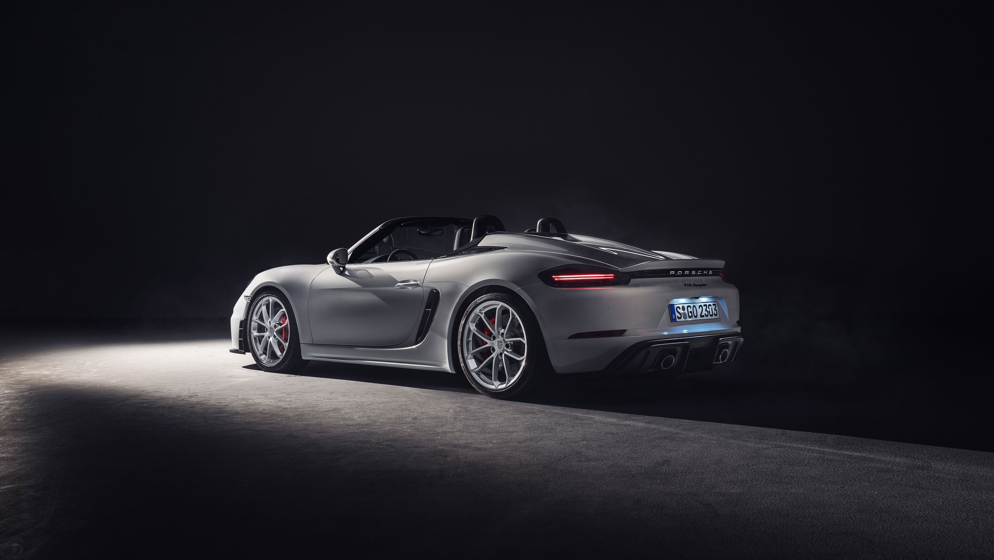 Porsche 718 Spyder sports car HD Wallpaper