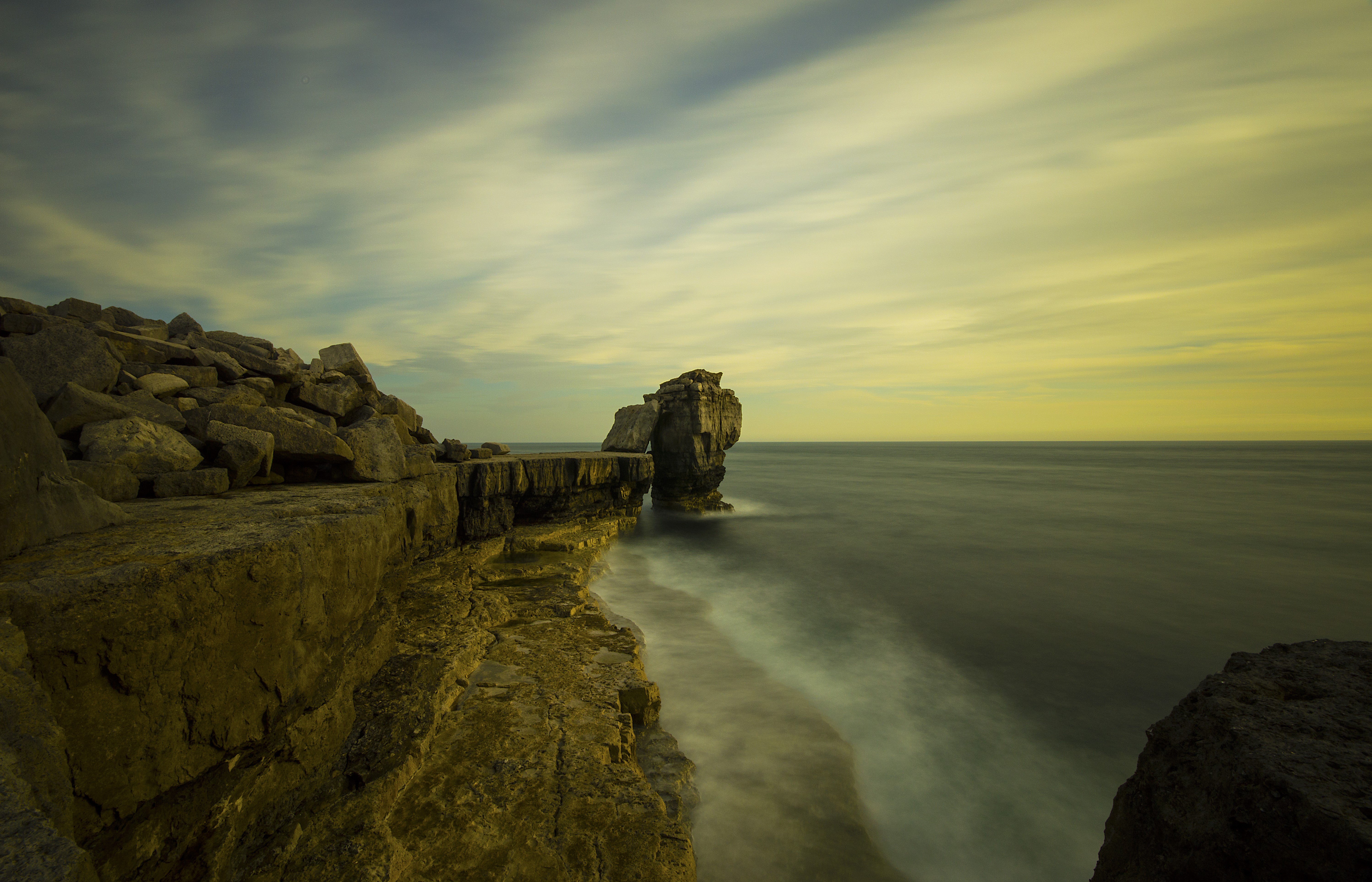 Long exposure photography of rocky coastline and sea HD Wallpaper