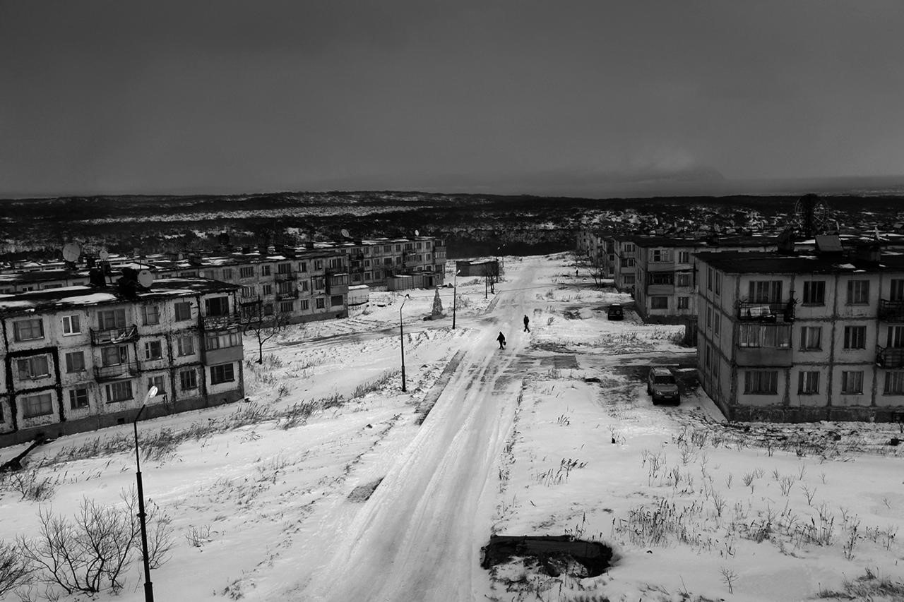 Monochrome winter city with apartment buildings HD Wallpaper