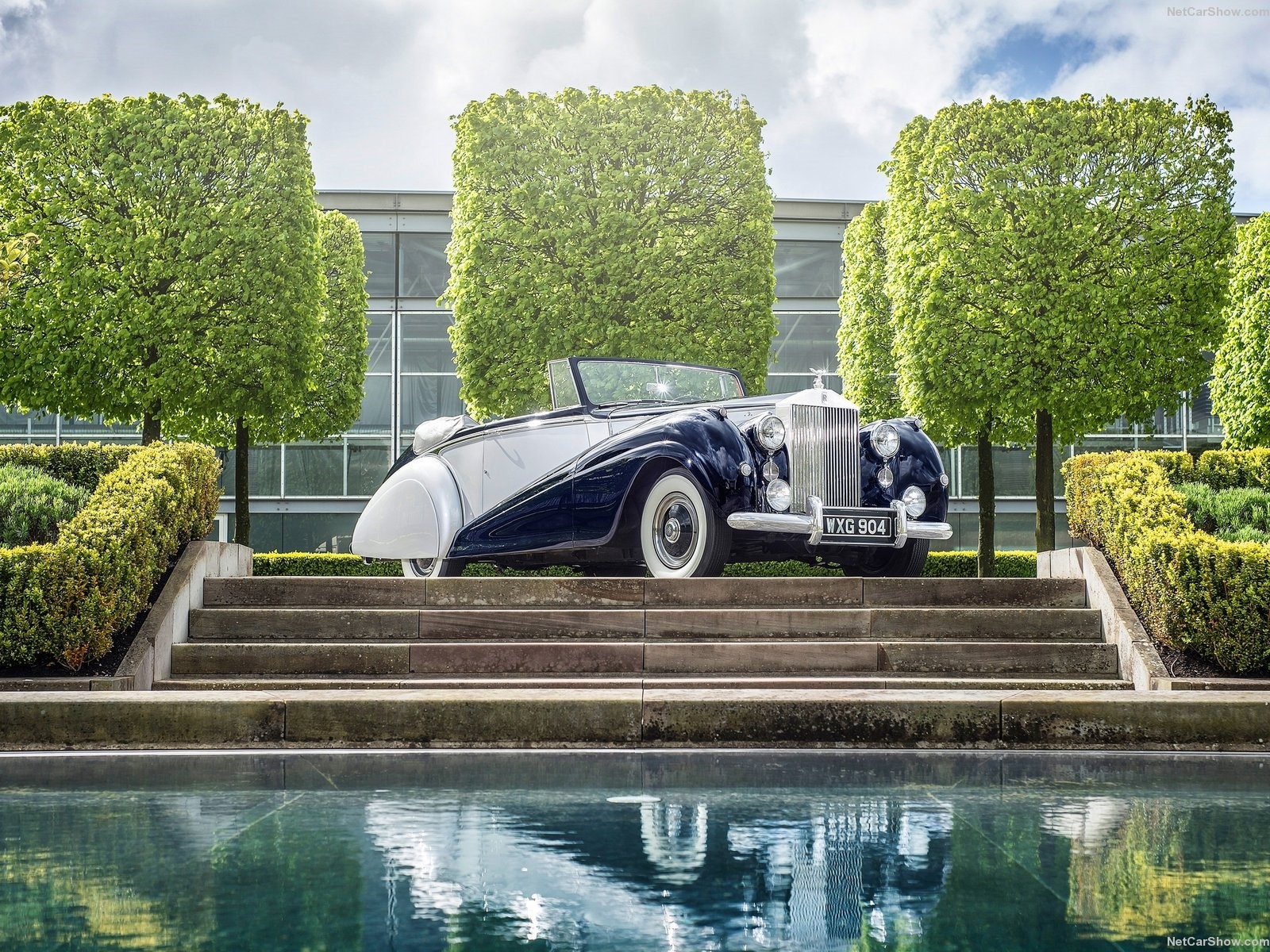 Rolls-Royce Silver Dawn Drophead Coupe on stairs HD Wallpaper