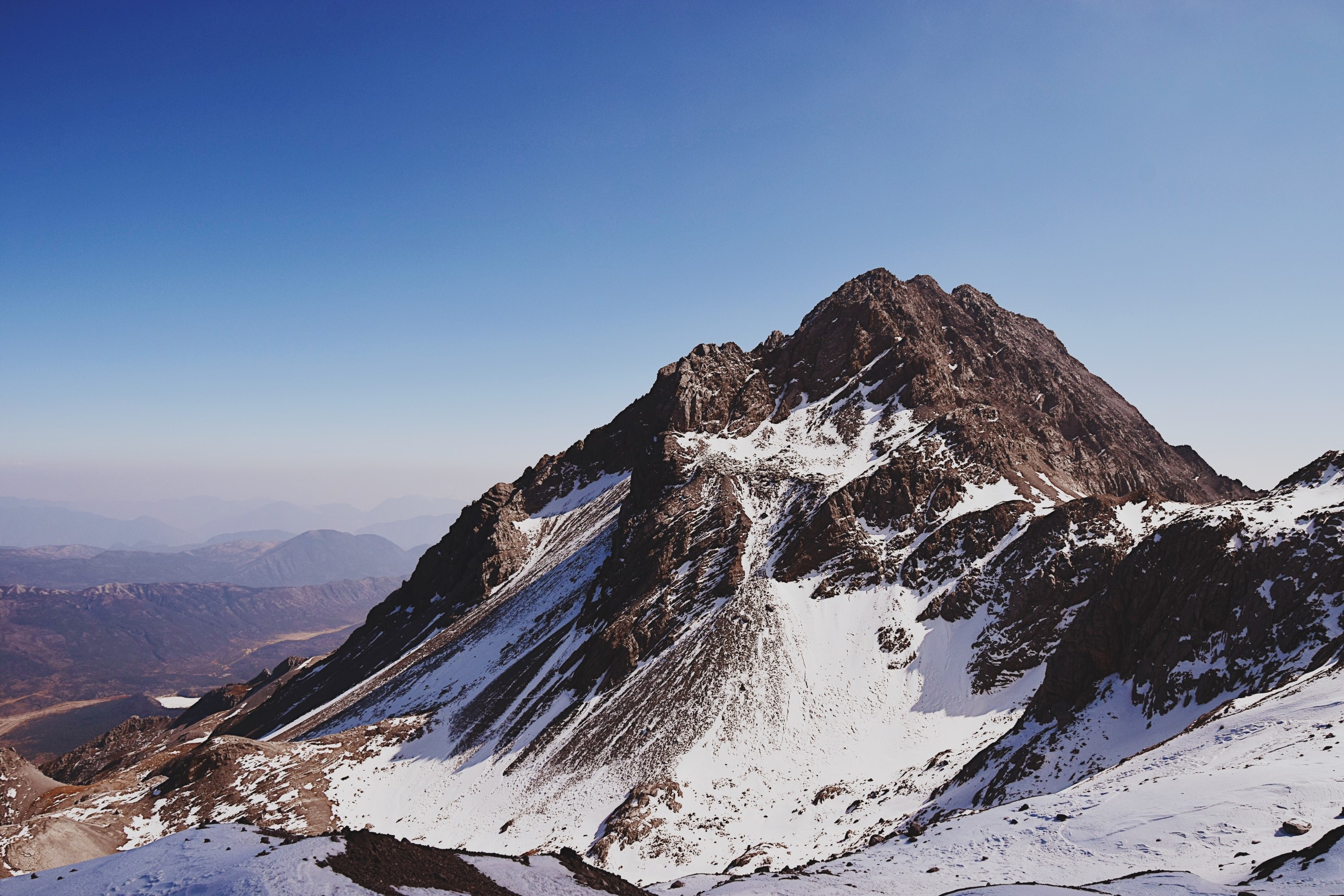 Snowy mountain landscape in China HD Wallpaper