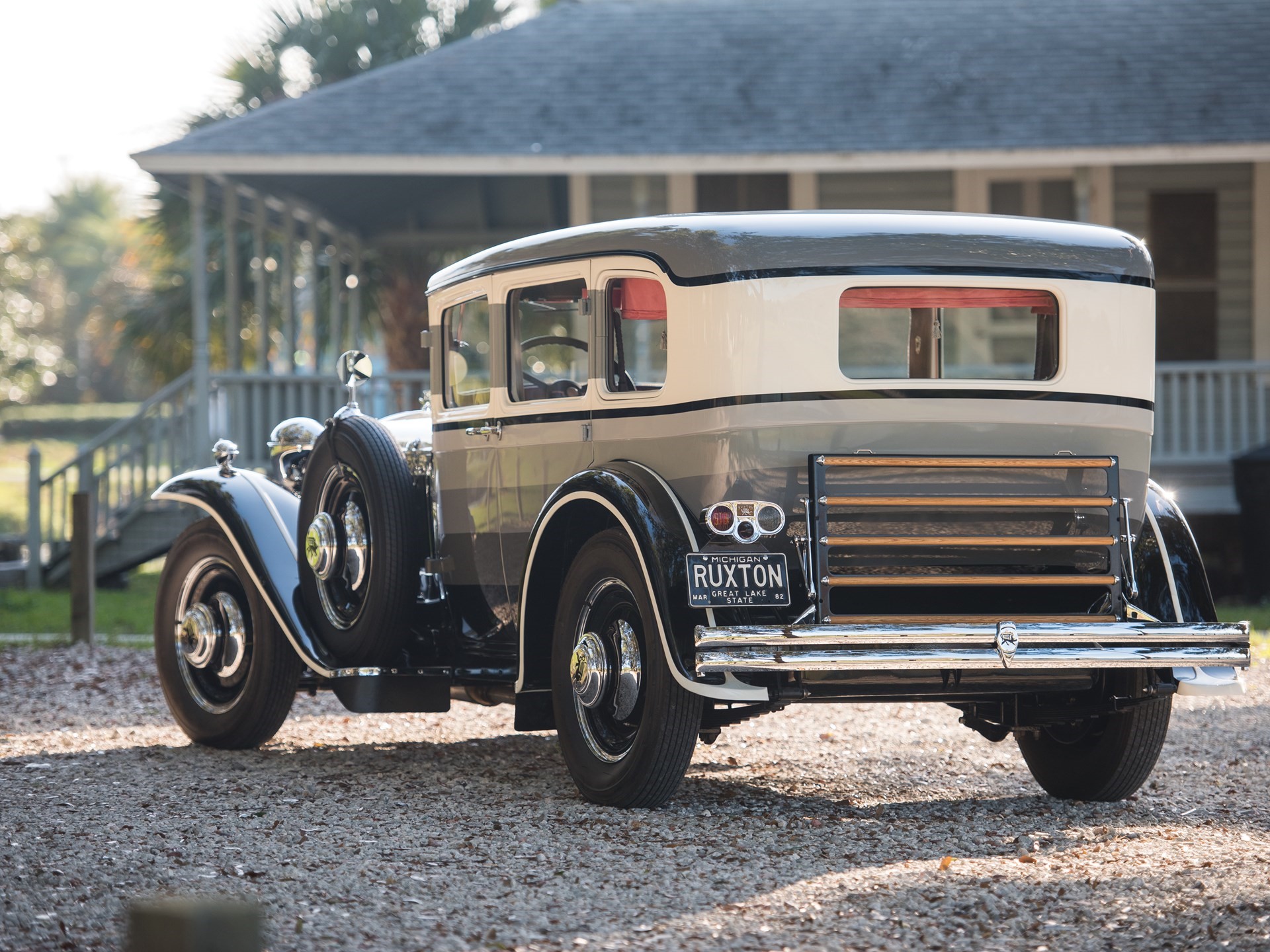 Ruxton Model C classic car parked in front of a house HD Wallpaper