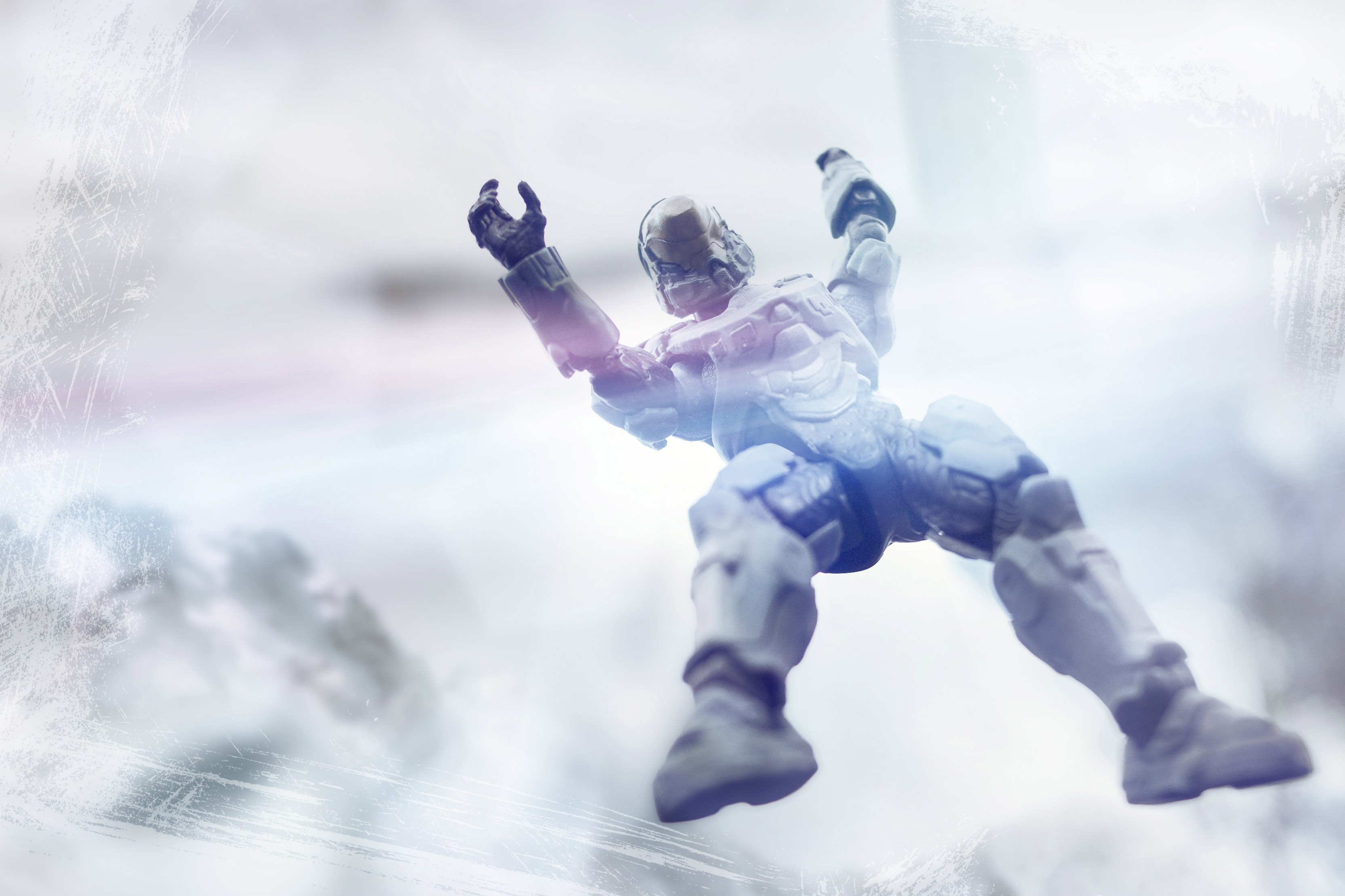 Master Chief from Halo falling through the sky HD Wallpaper