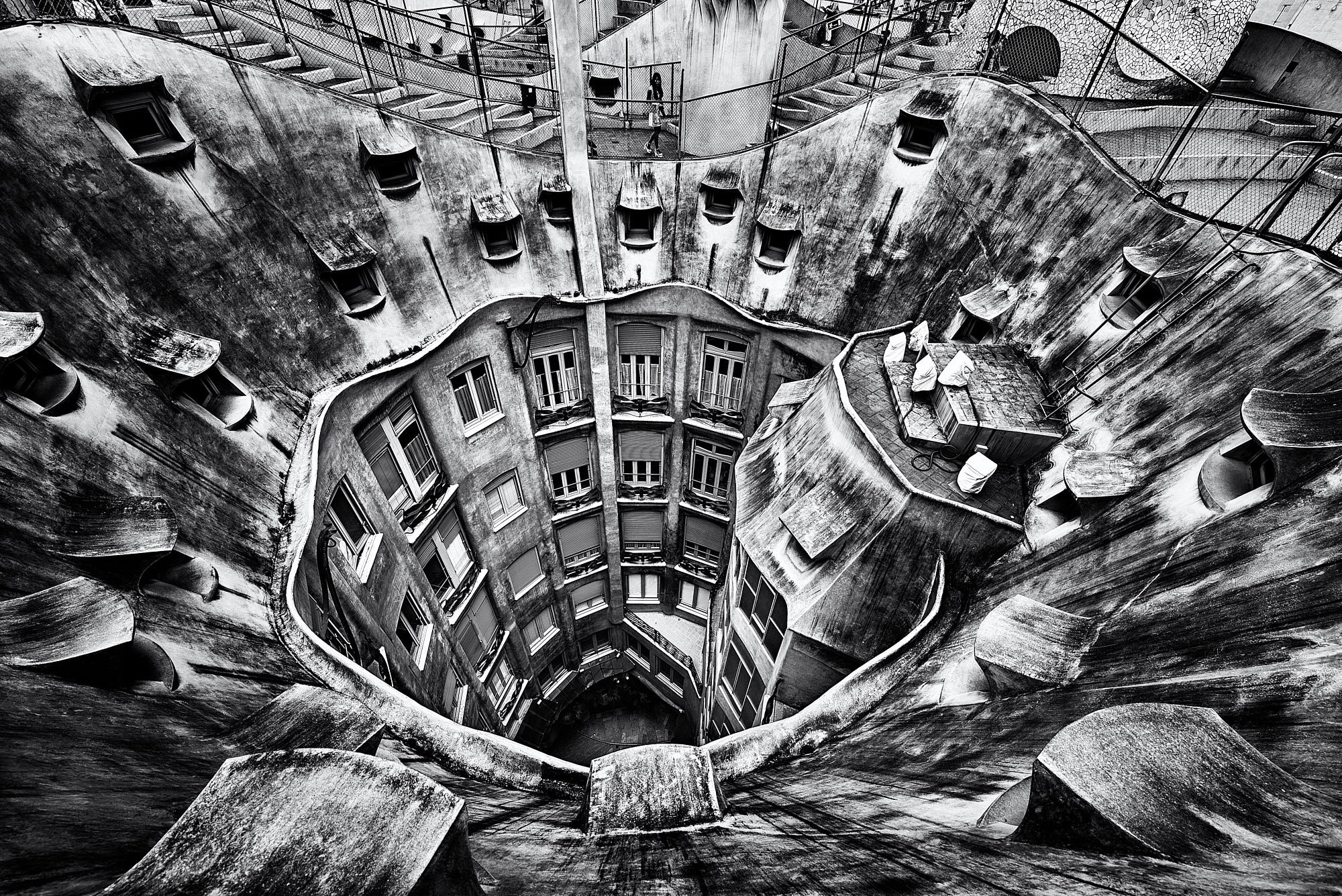 Monochrome view of Casa Milà's rooftop in Barcelona HD Wallpaper