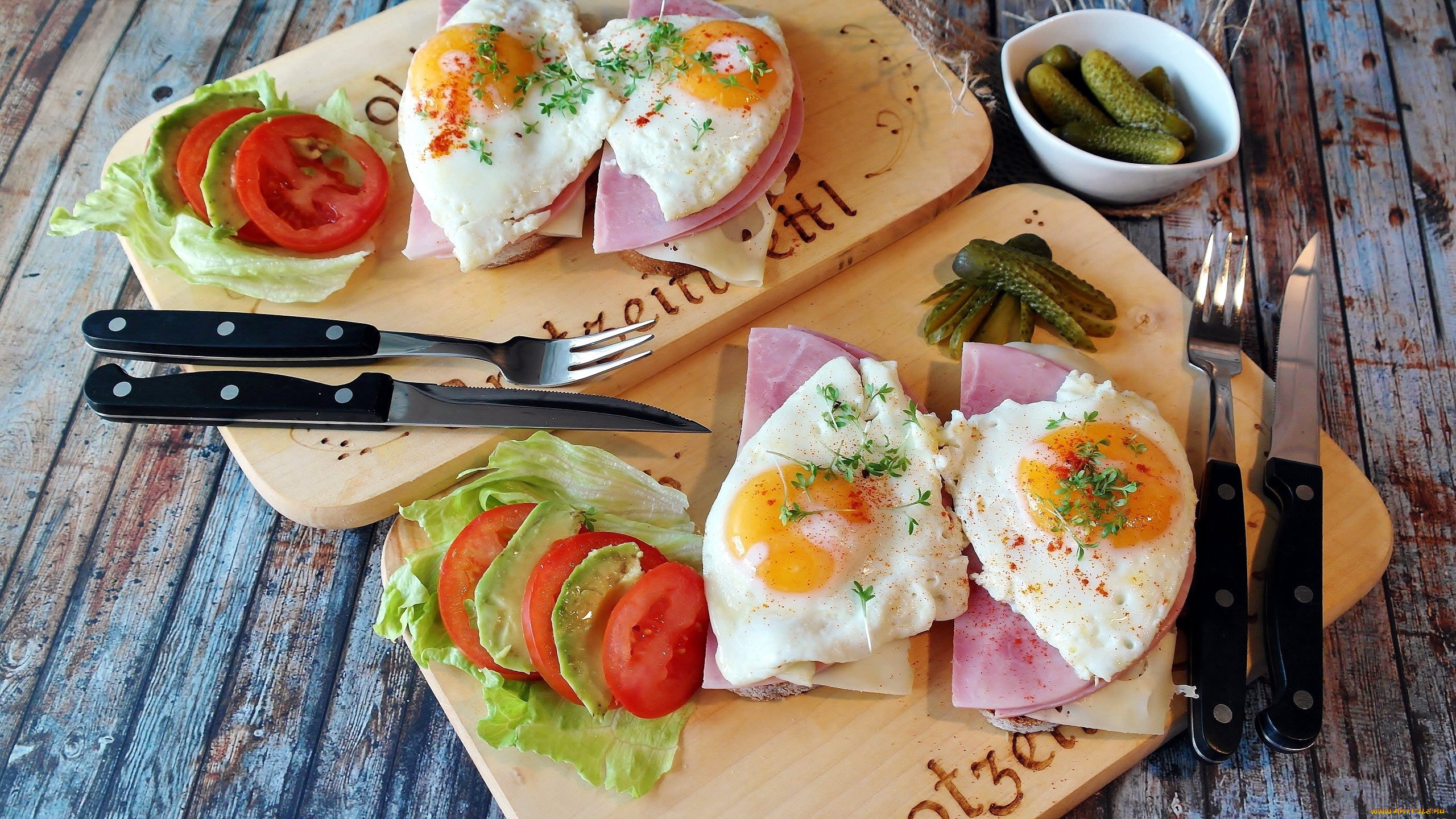 Breakfast sandwiches with fried eggs, ham, cheese, and salad HD Wallpaper