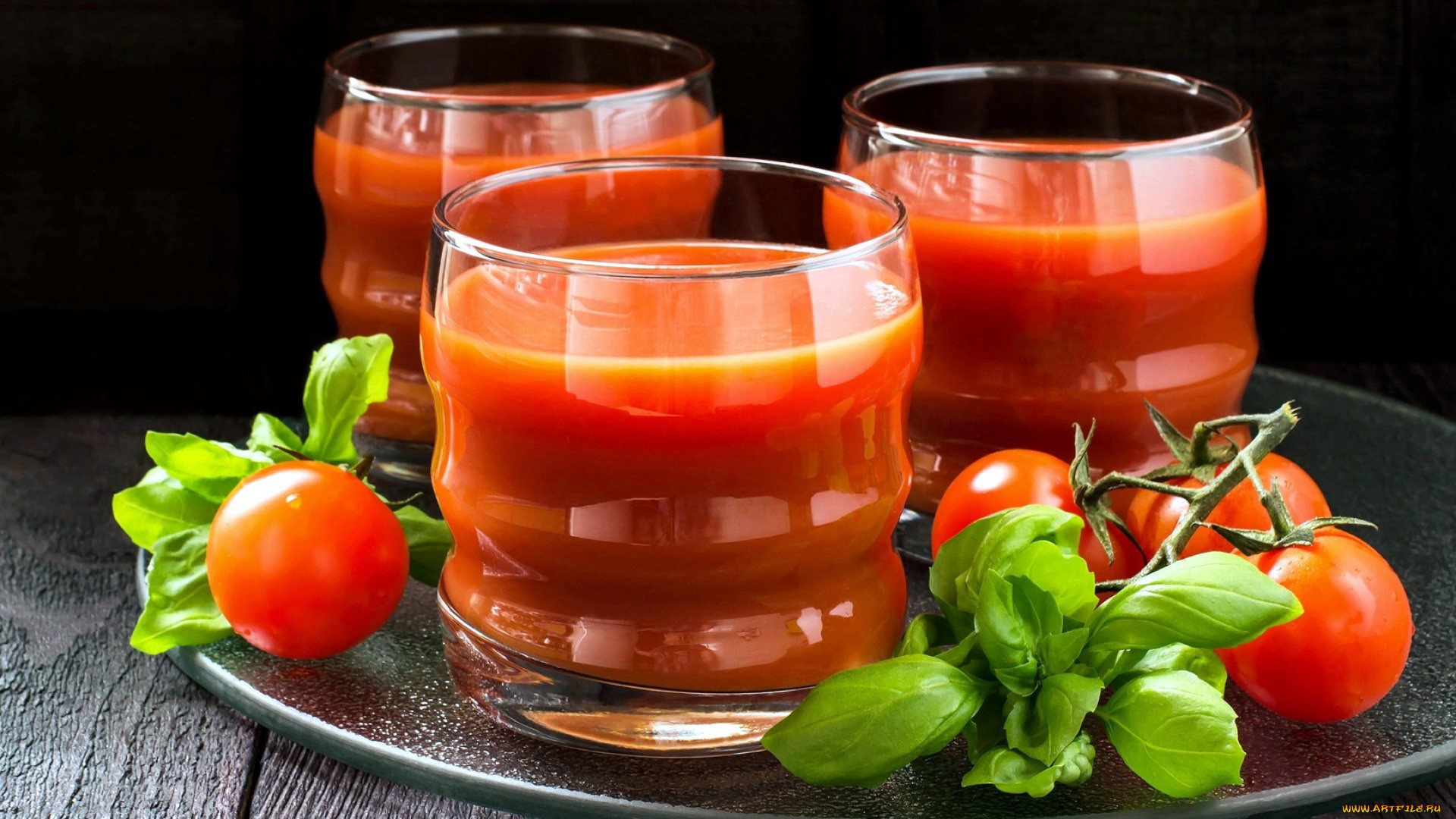 Three glasses of tomato juice with tomatoes and basil HD Wallpaper