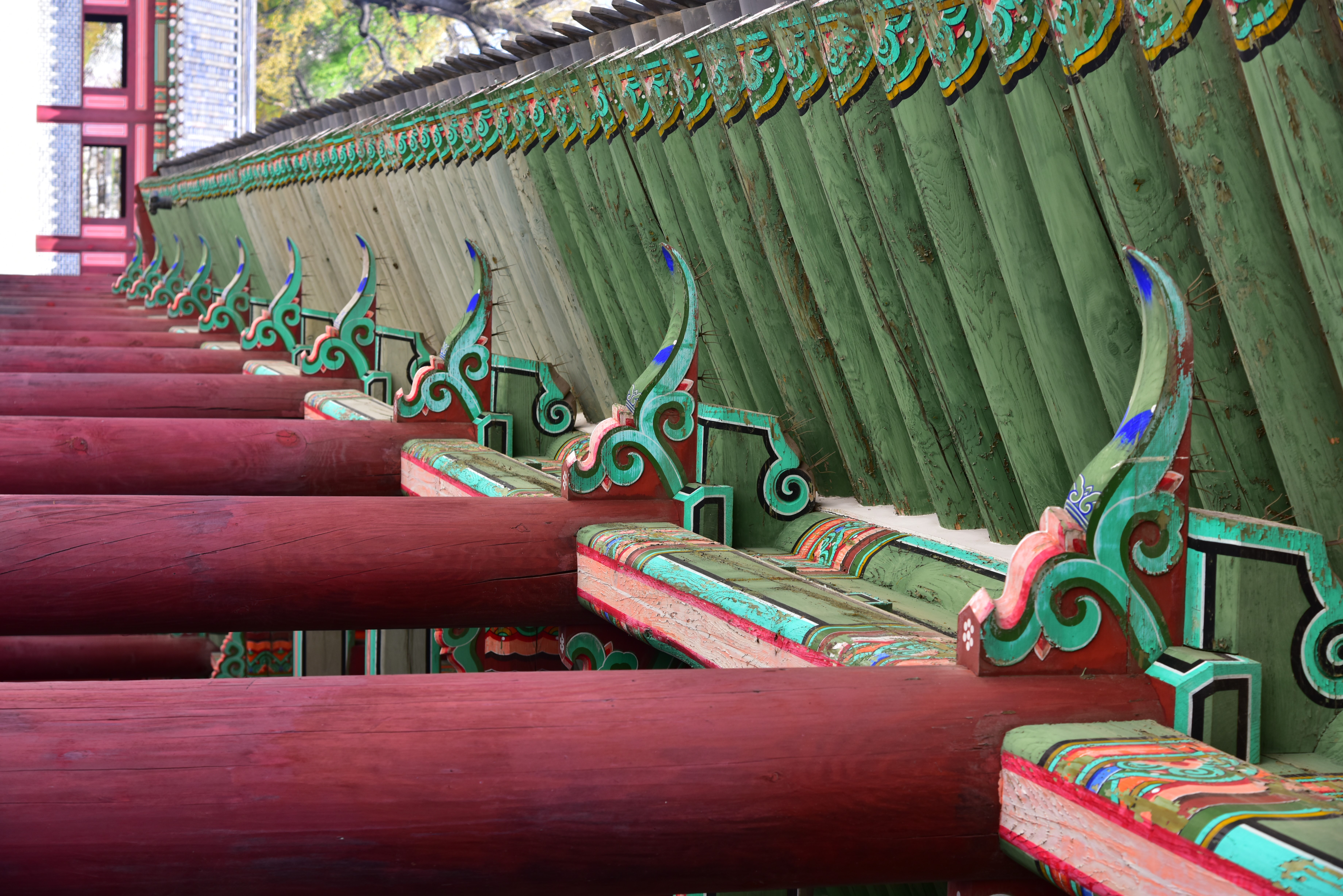 Korean Architecture with Red Wooden Beams and Green Roof HD Wallpaper