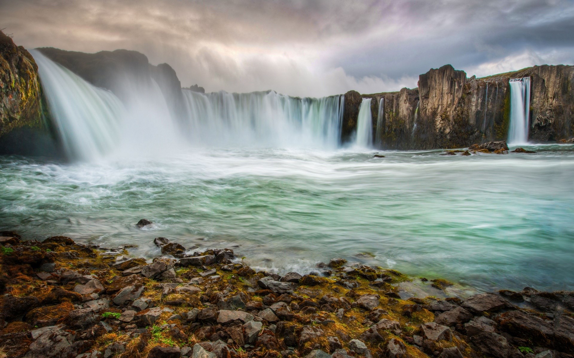 Goðafoss waterfall in Iceland HD Wallpaper