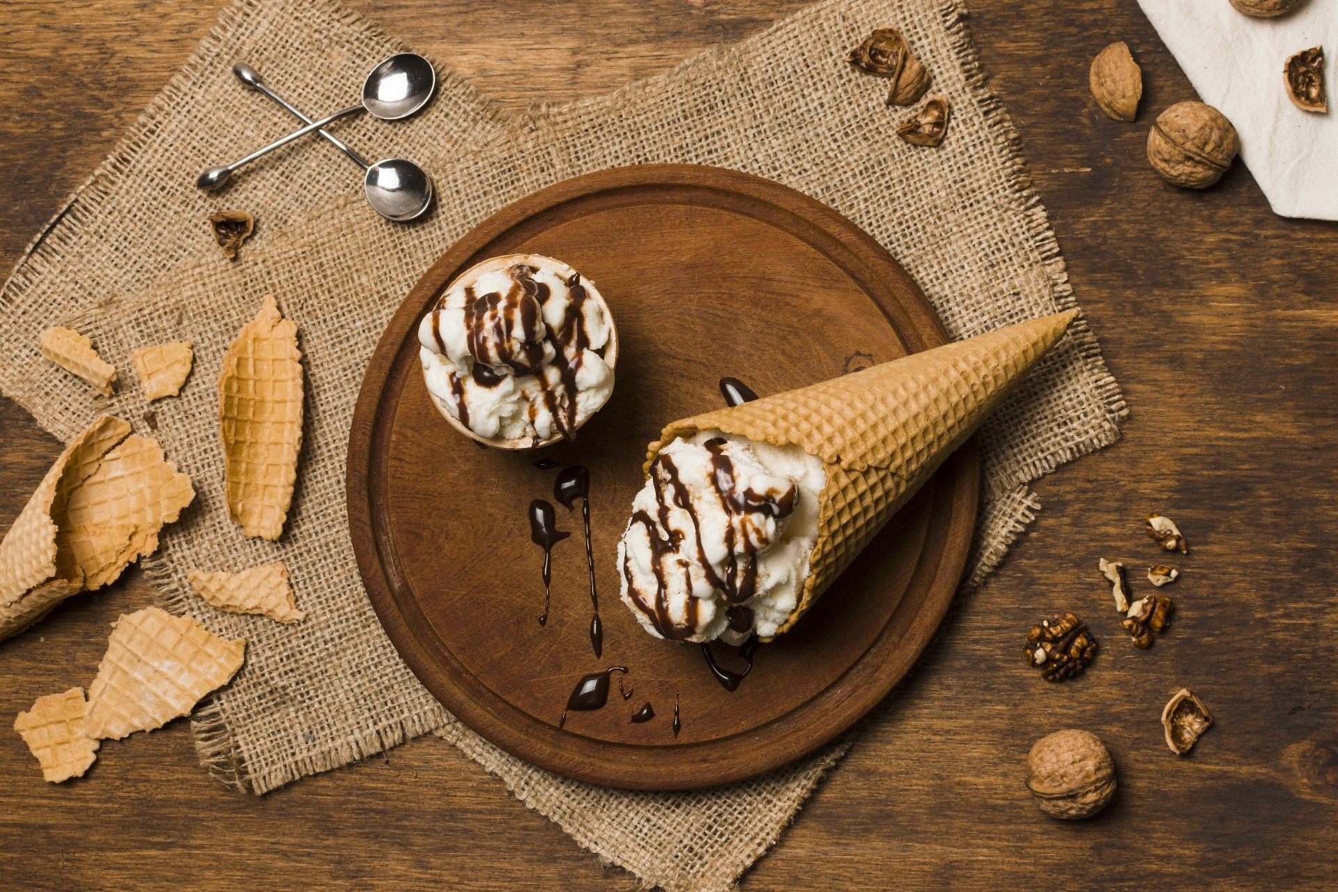 Ice cream cones with chocolate drizzle and walnuts HD Wallpaper