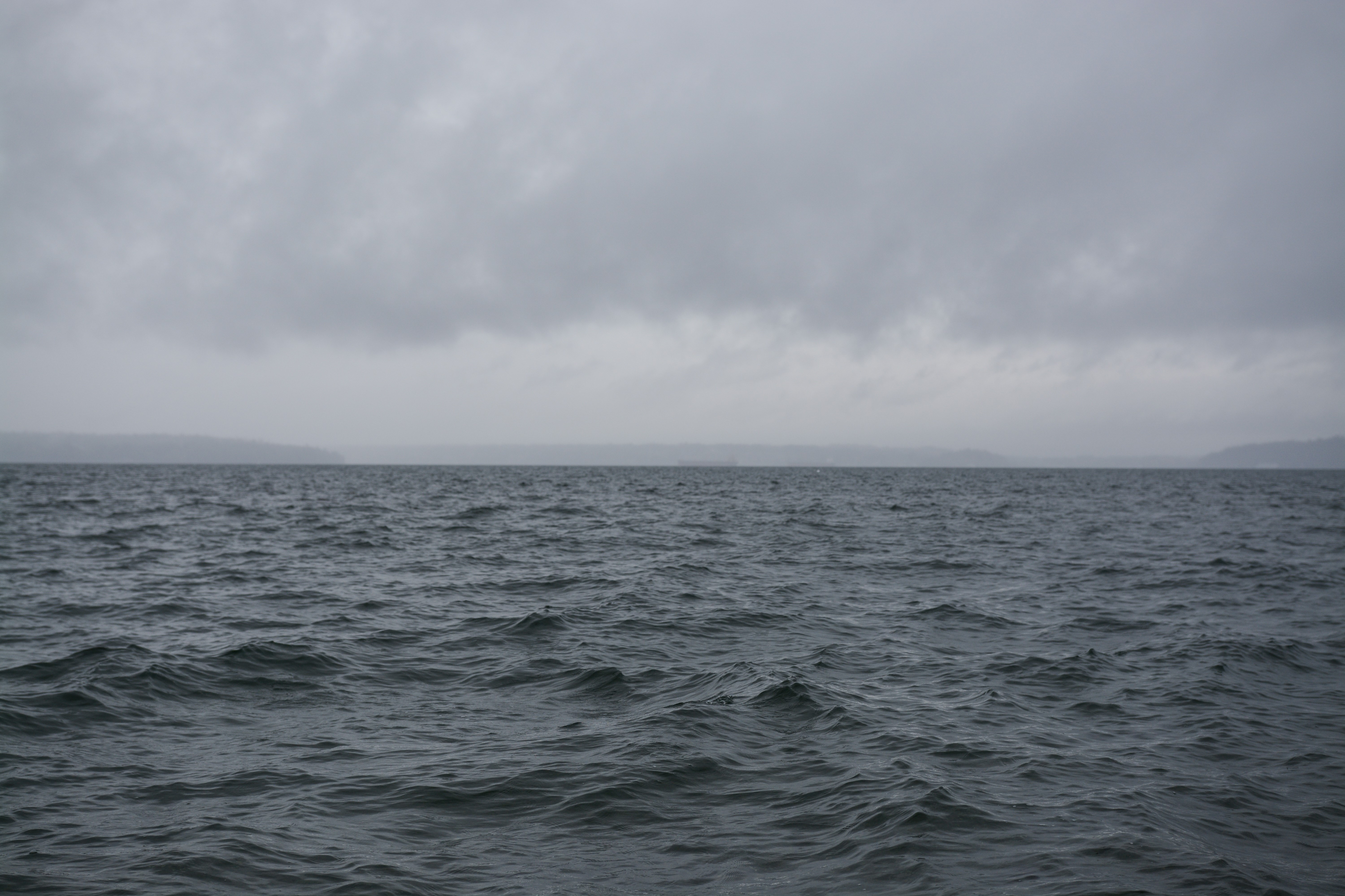 4K Ocean with Waves and Cloudy Sky HD Wallpaper
