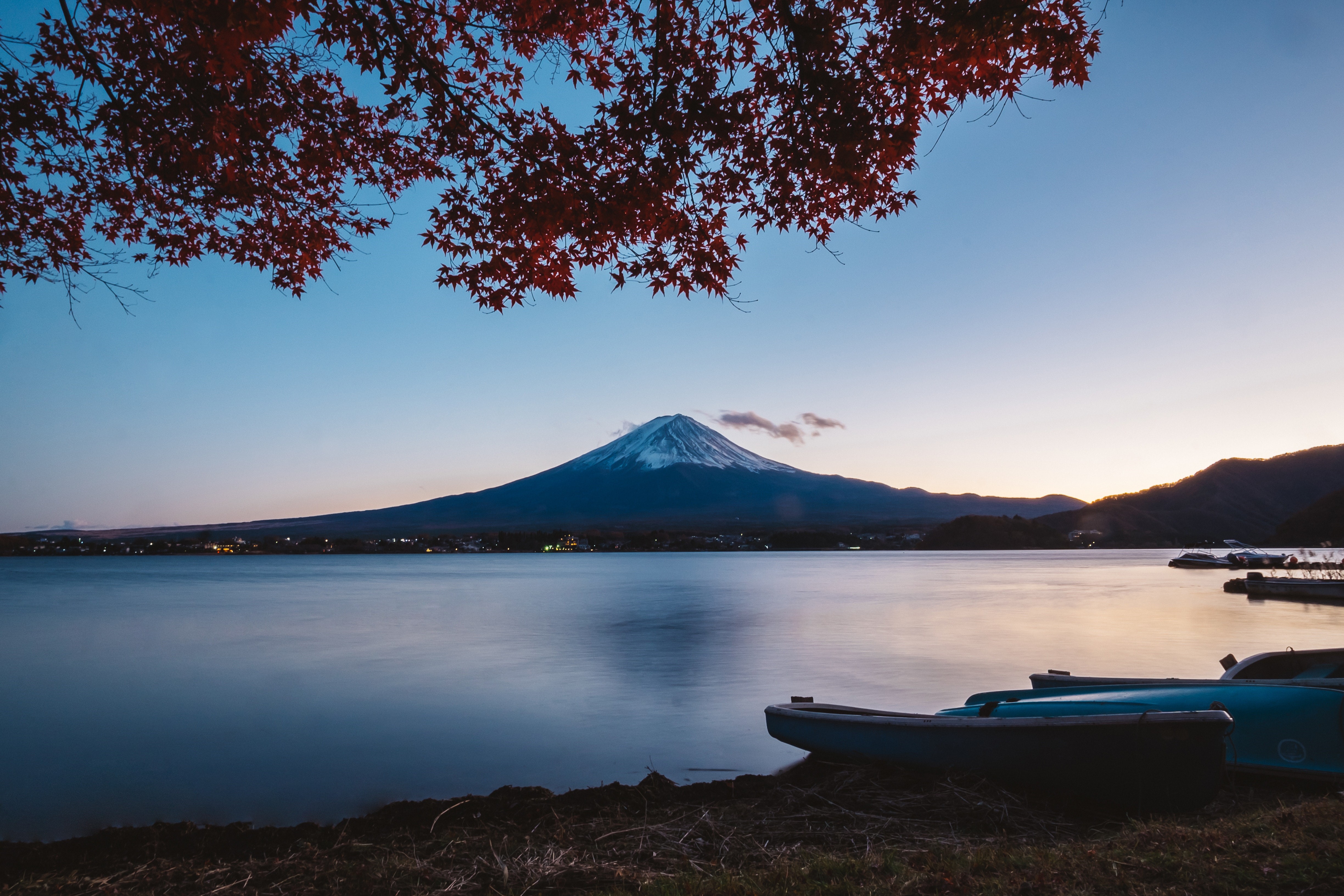 Mount Fuji over Lake Kawaguchiko at dusk HD Wallpaper