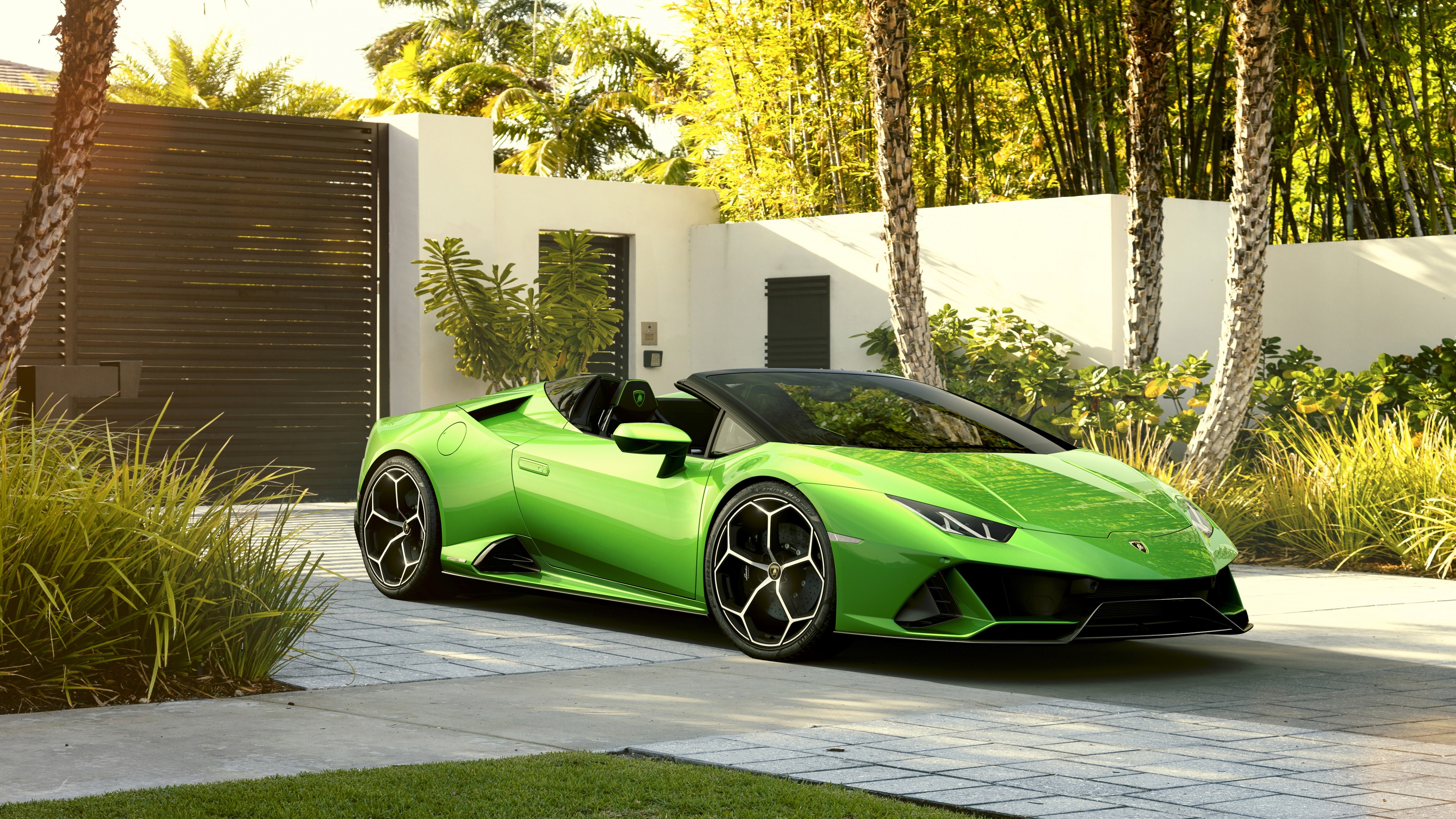 Green Lamborghini Huracan EVO Spyder HD Wallpaper