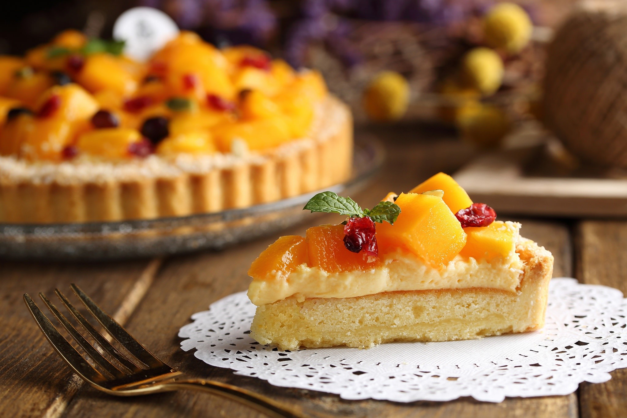 Slice of fruit tart with whole tart in background HD Wallpaper
