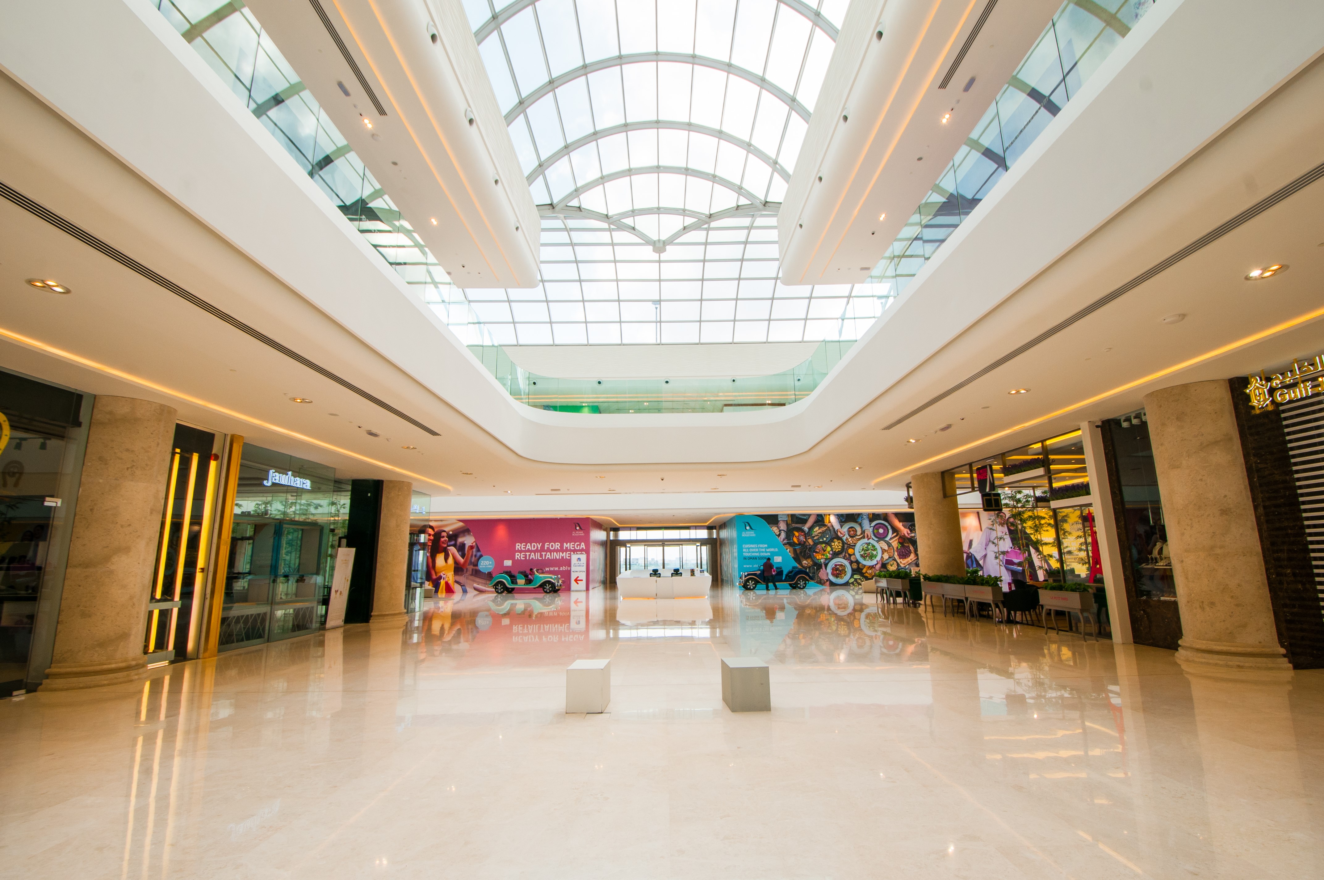 Interior of a modern shopping mall in Oman HD Wallpaper
