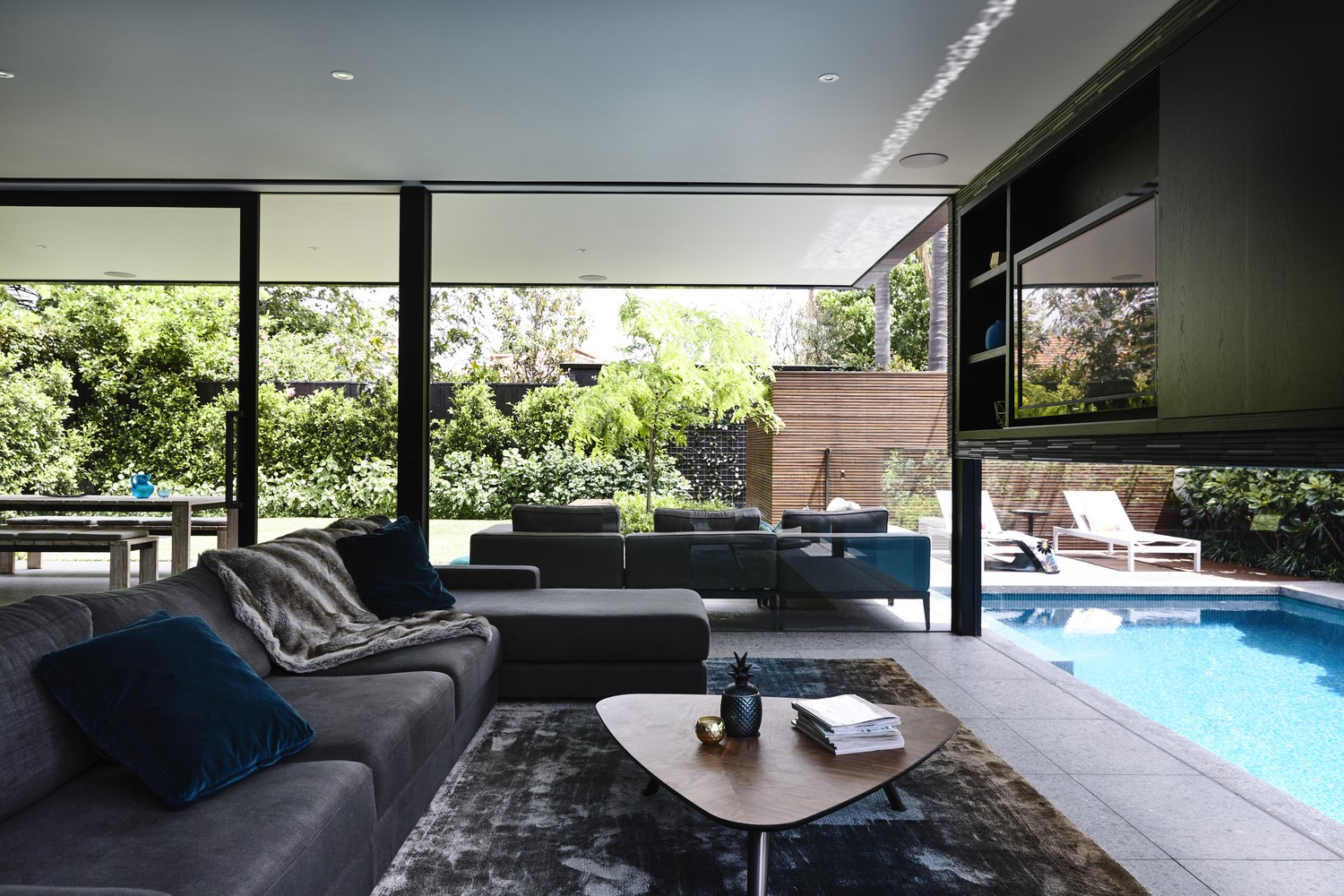 Modern living room with outdoor pool and garden HD Wallpaper