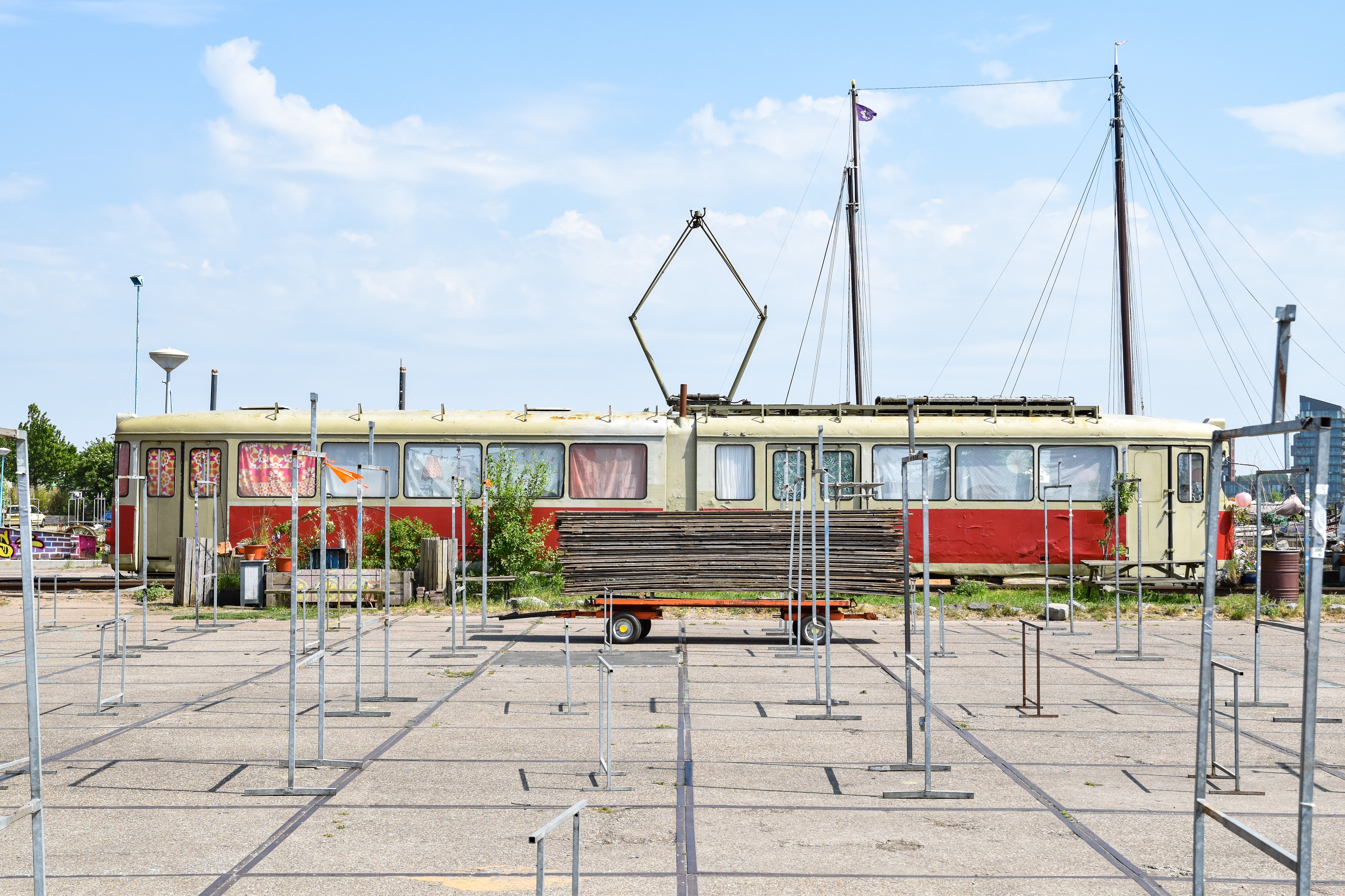 Tram in Amsterdam HD Wallpaper