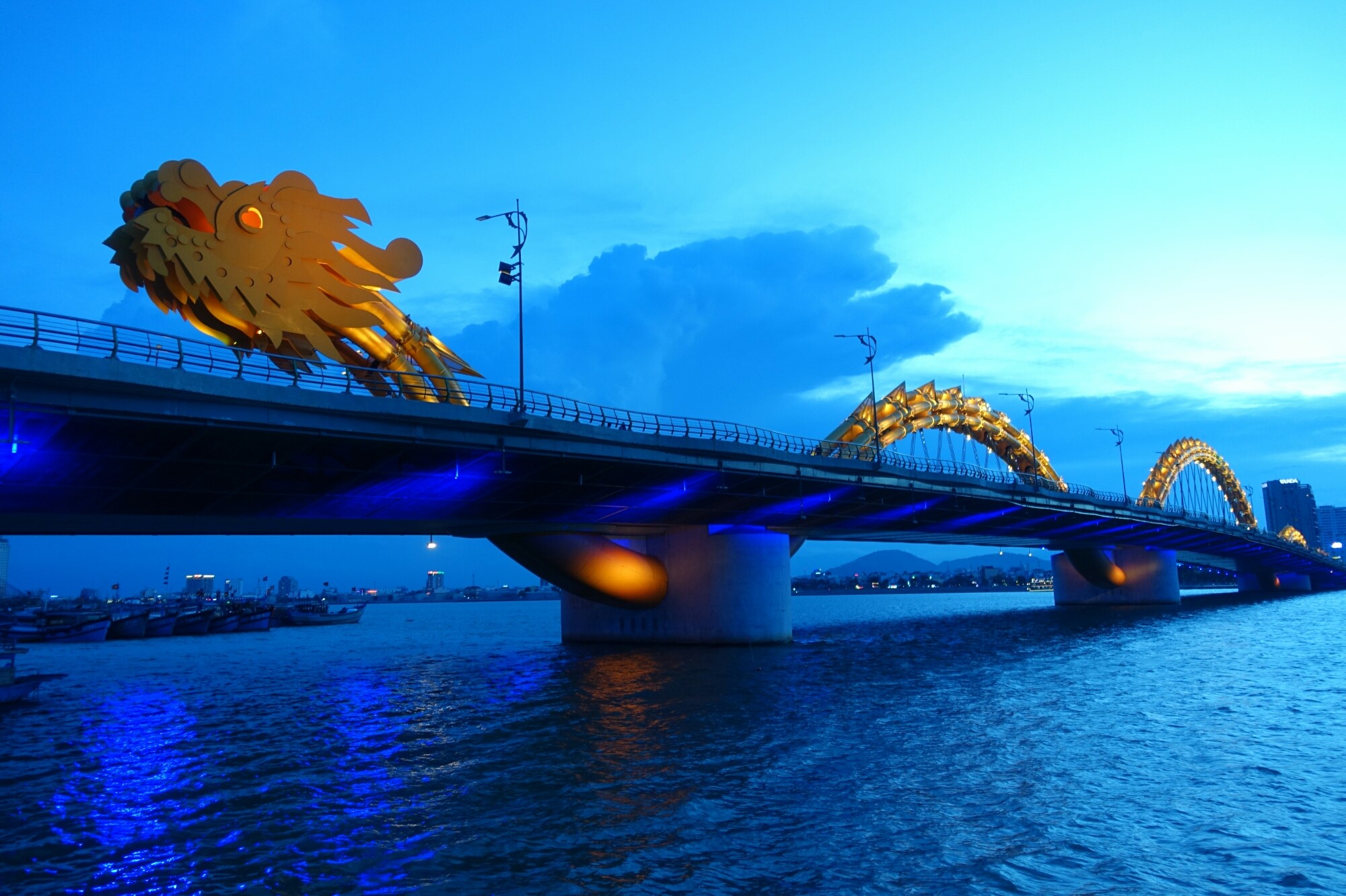 Dragon Bridge over river at dusk in Danang, Vietnam HD Wallpaper
