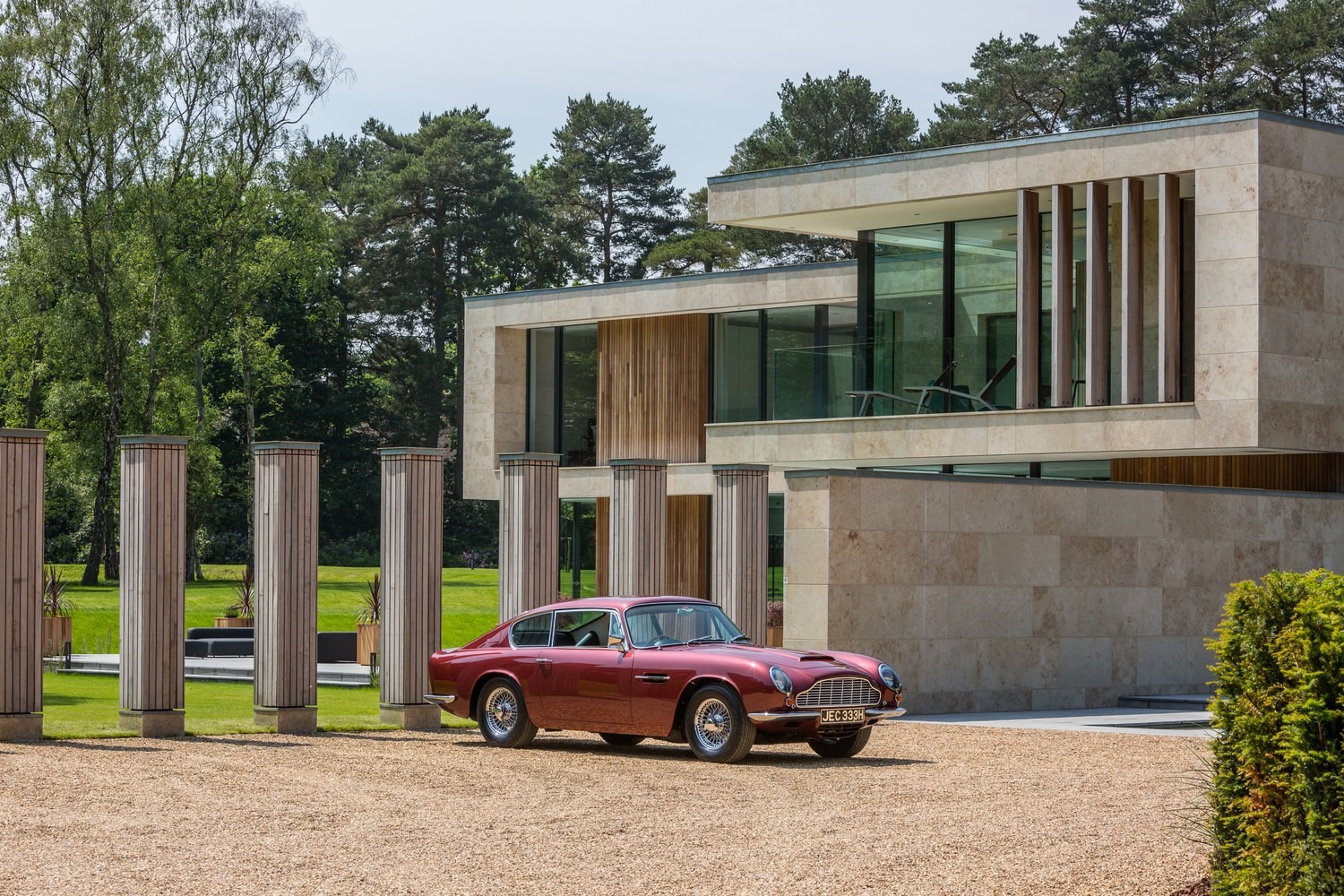 Modern house with a vintage Aston Martin car HD Wallpaper