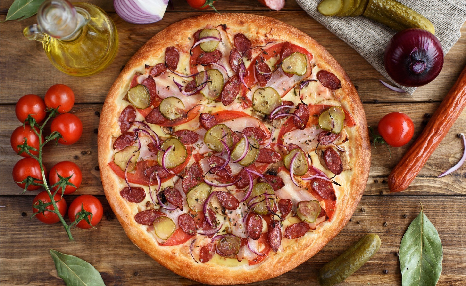 Pizza with tomatoes, pickles, sausage, and onions HD Wallpaper