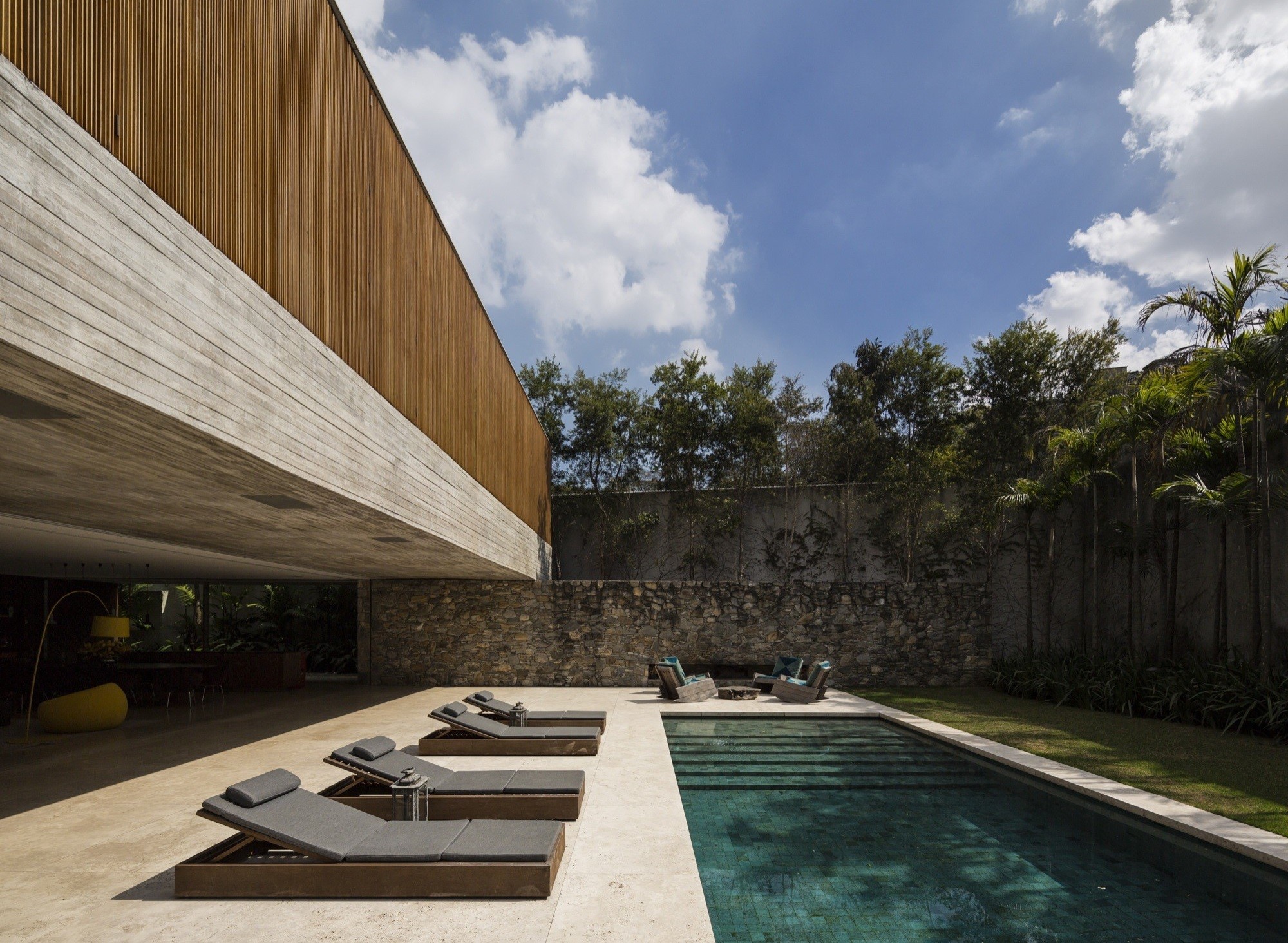 Modern house with swimming pool and lounge chairs HD Wallpaper