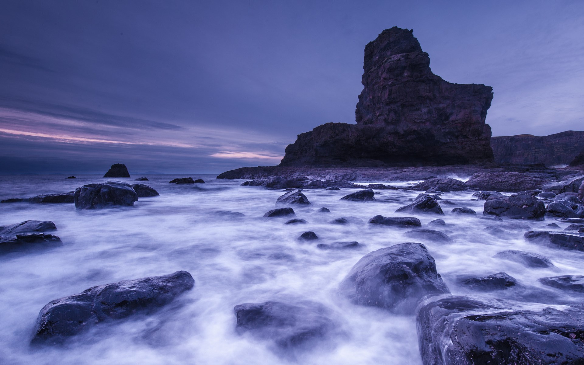 Rocky coastline with waves at dusk HD Wallpaper