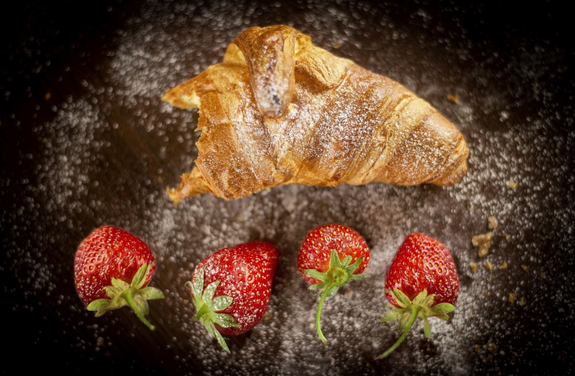 Croissant with powdered sugar and strawberries HD Wallpaper