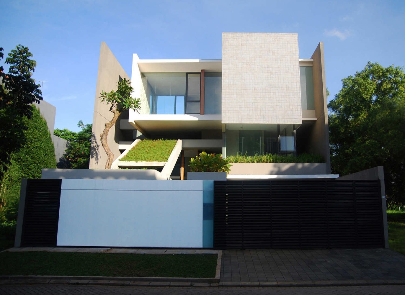 Modern house with green roof and black gate HD Wallpaper