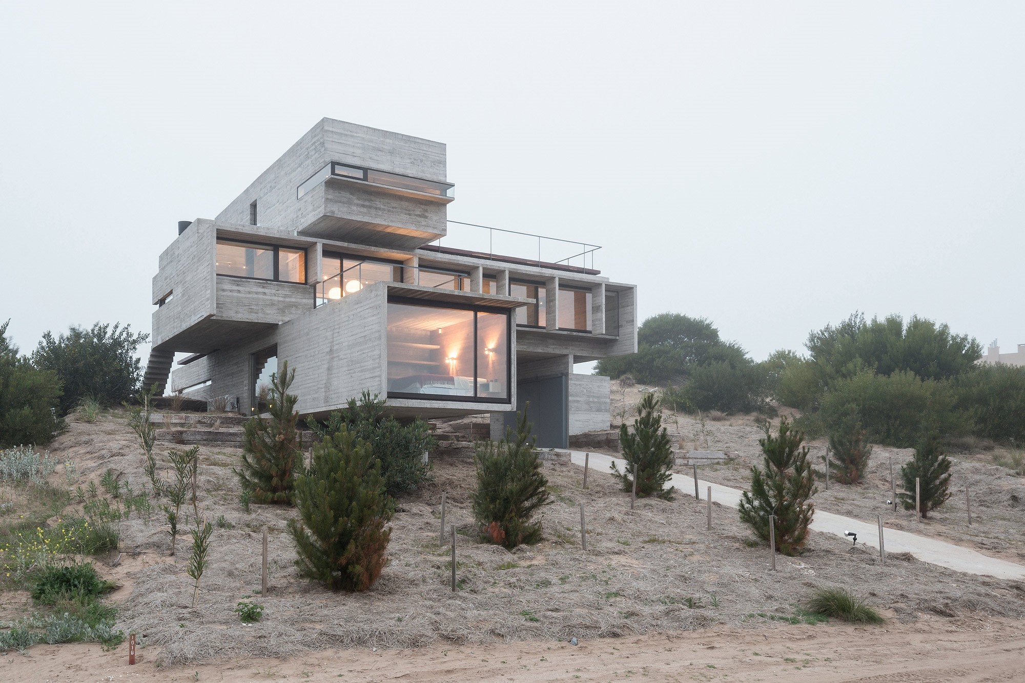 Modern concrete house on a sandy hill HD Wallpaper