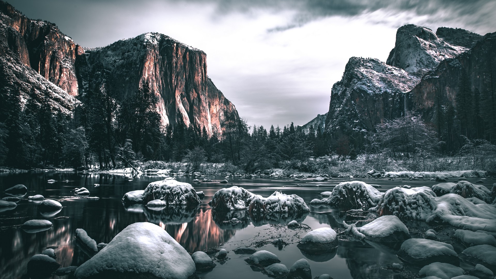 Snowy Mountains and River in Yosemite Valley HD Wallpaper
