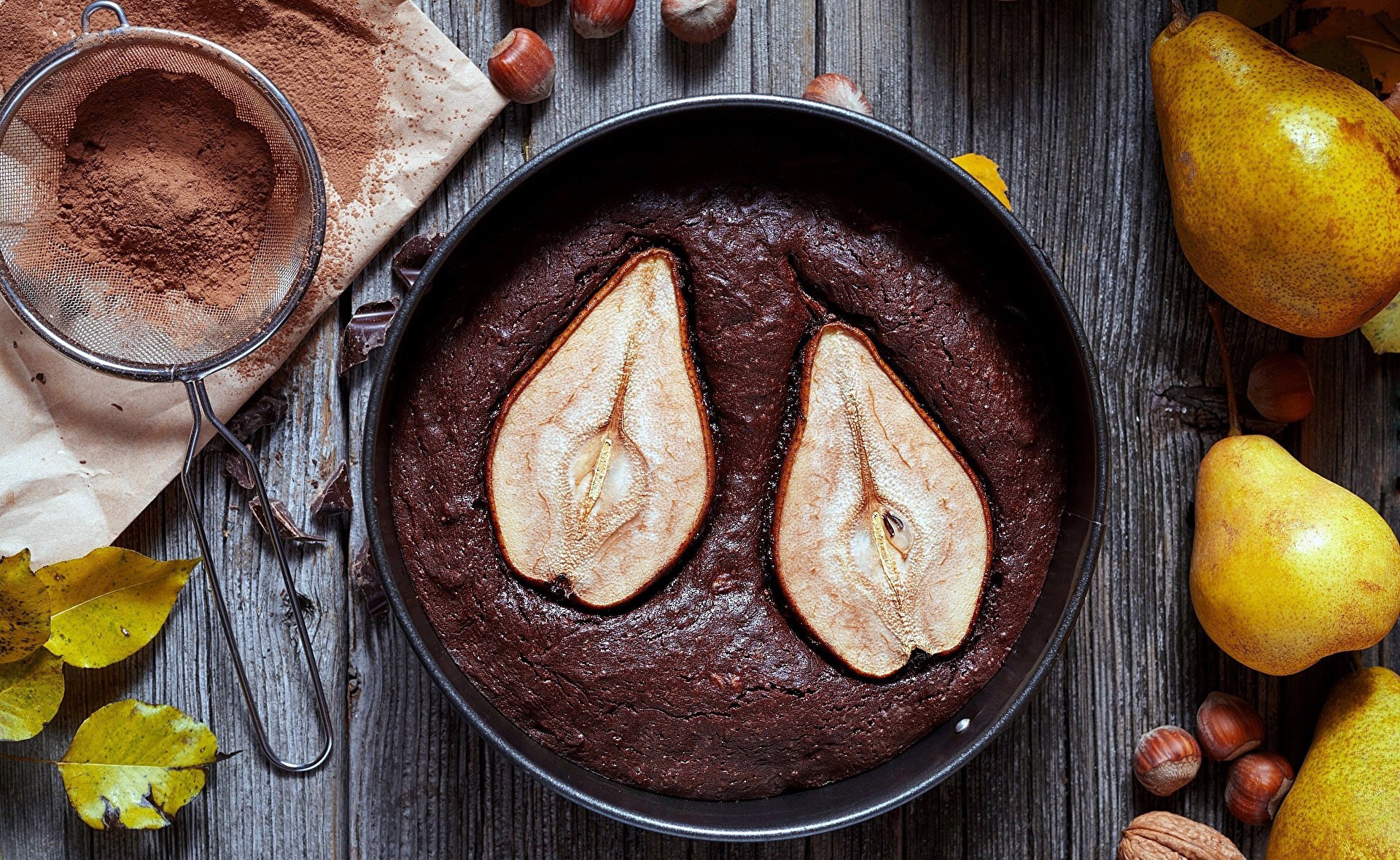 Chocolate cake with pears and nuts HD Wallpaper