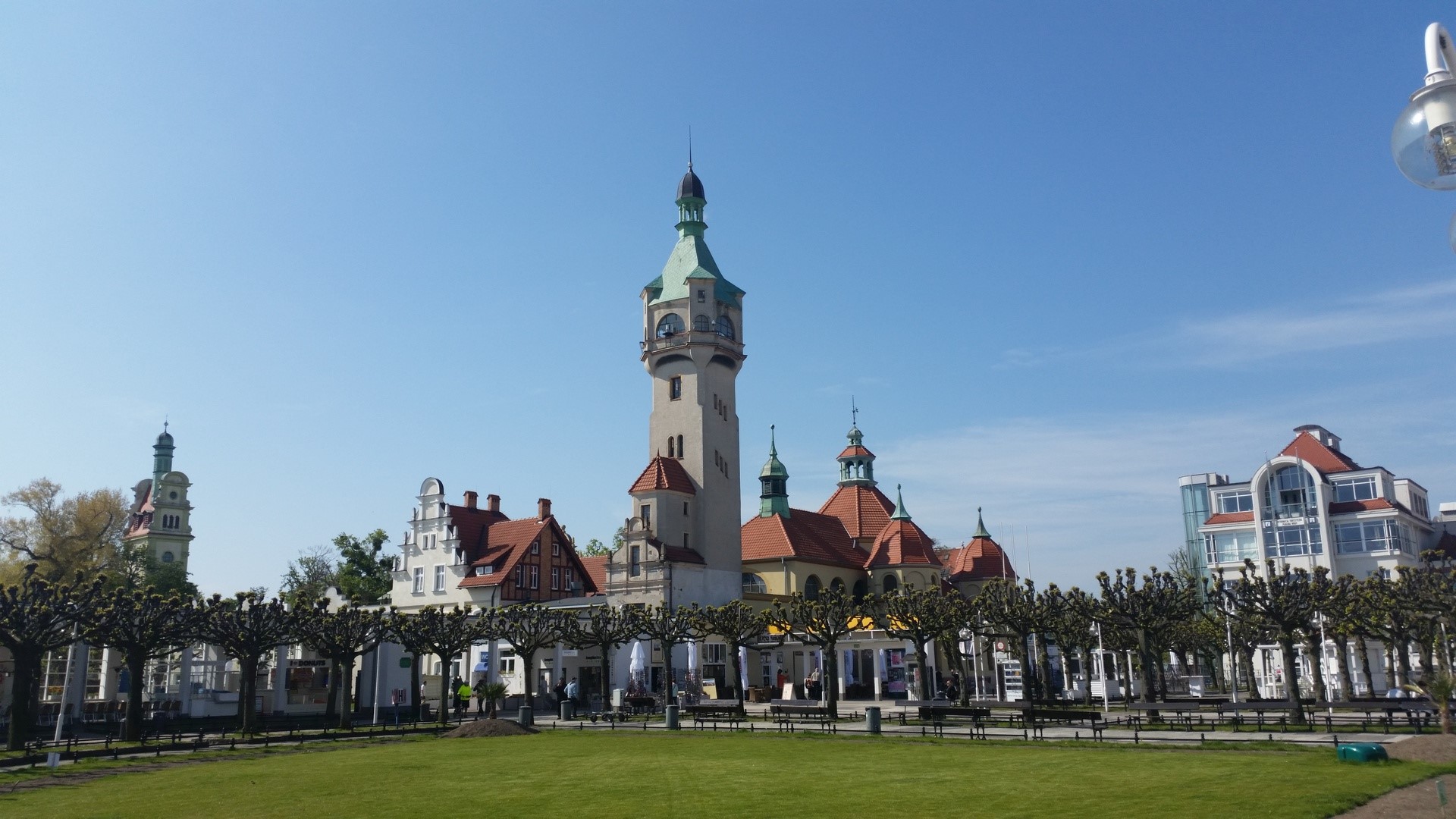 The historic tower and buildings in Sopot, Poland HD Wallpaper