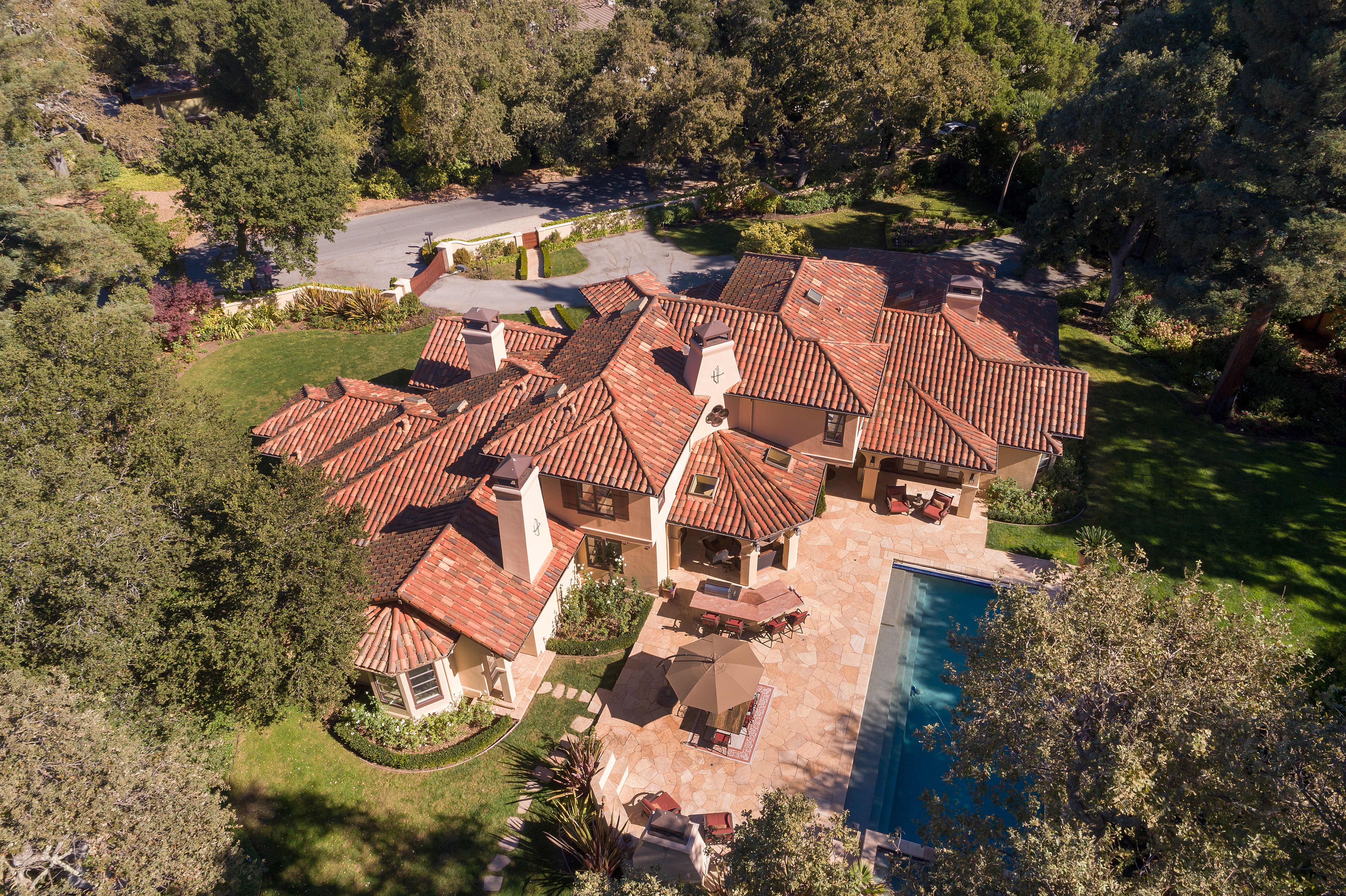 Aerial view of a large Mediterranean-style mansion with a swimming pool HD Wallpaper