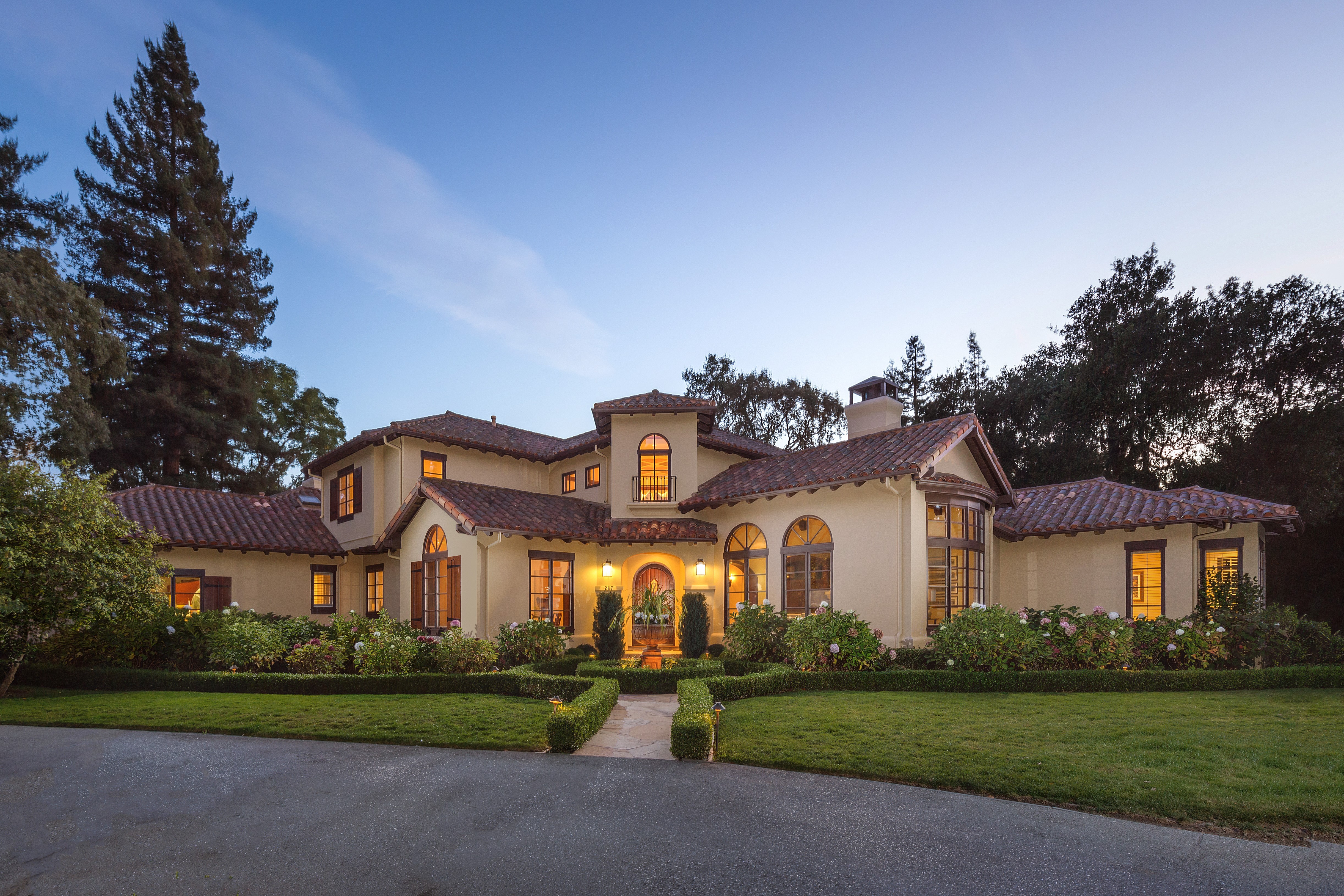 Luxury Mediterranean-style mansion at dusk HD Wallpaper