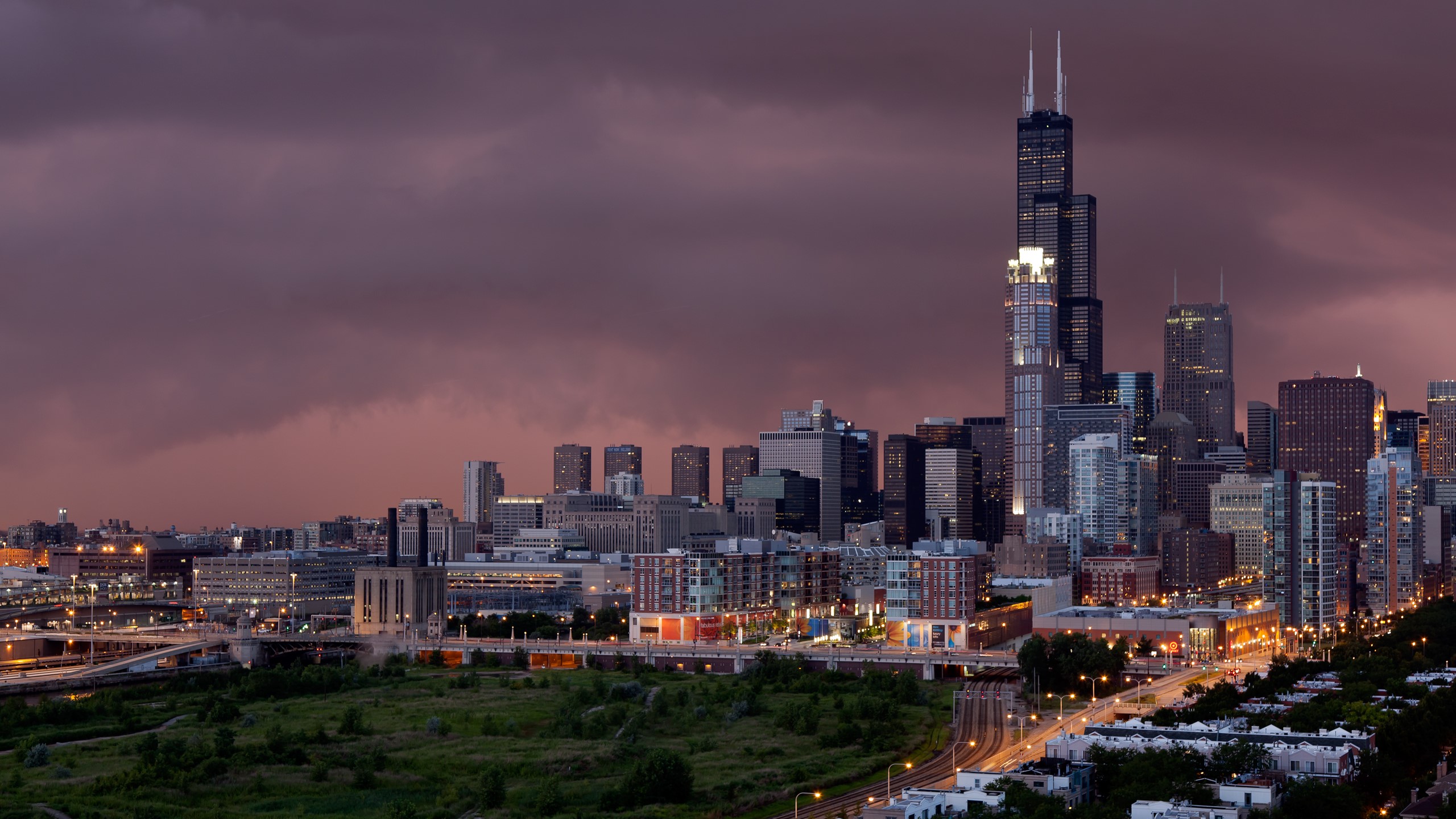 Chicago skyline at dusk with stormy clouds HD Wallpaper