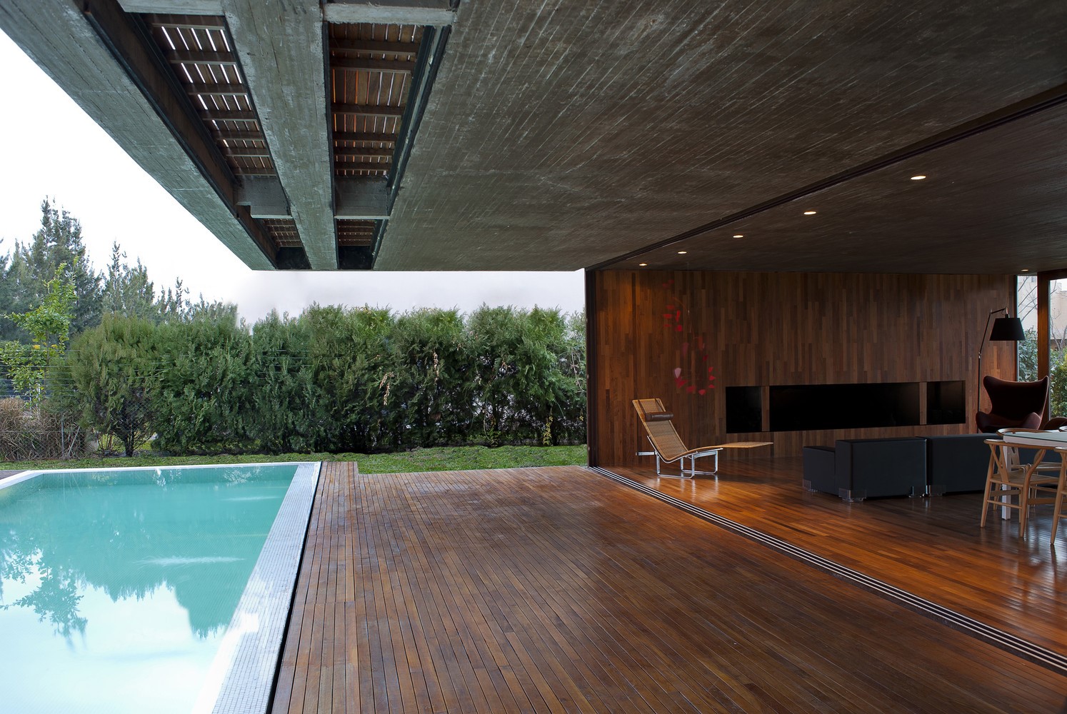 Modern house with swimming pool and wooden deck HD Wallpaper