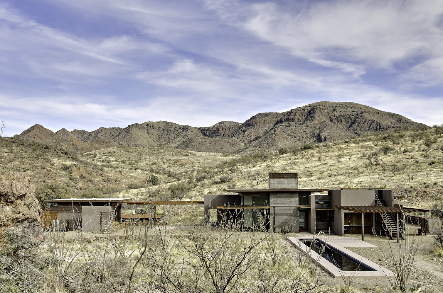 Modern desert house with swimming pool and mountains HD Wallpaper