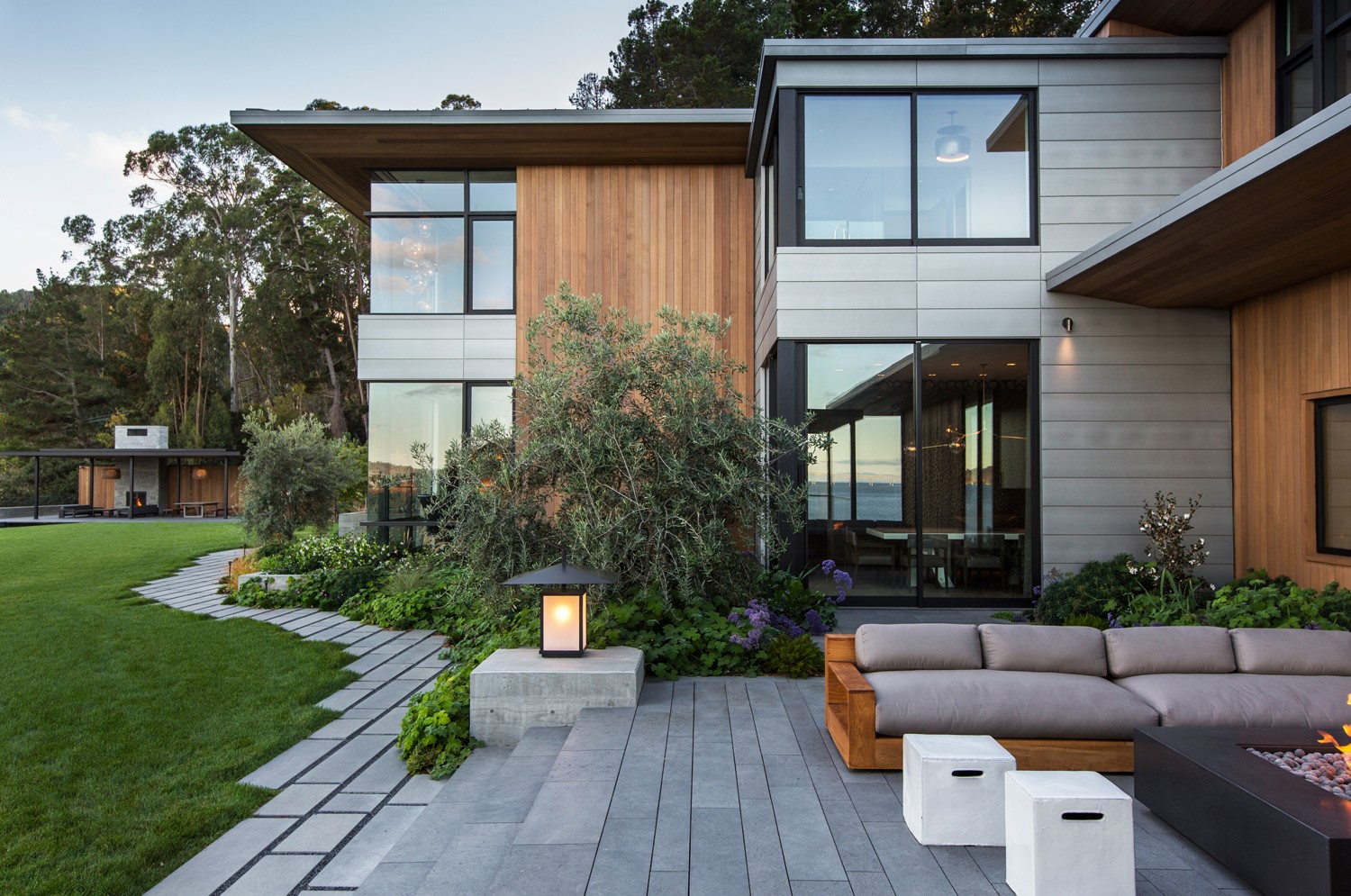 Modern house with outdoor seating and landscaping HD Wallpaper