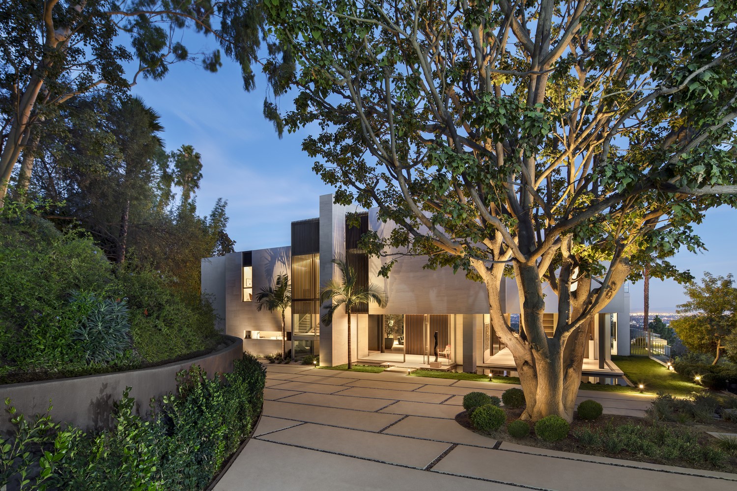 Modern house with large tree in driveway HD Wallpaper