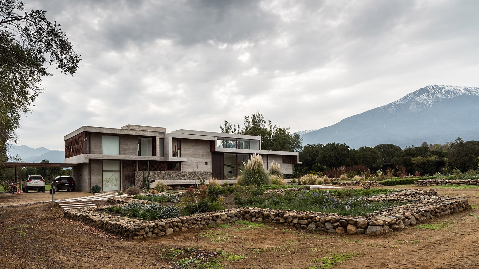 Modern concrete house with garden and mountains HD Wallpaper