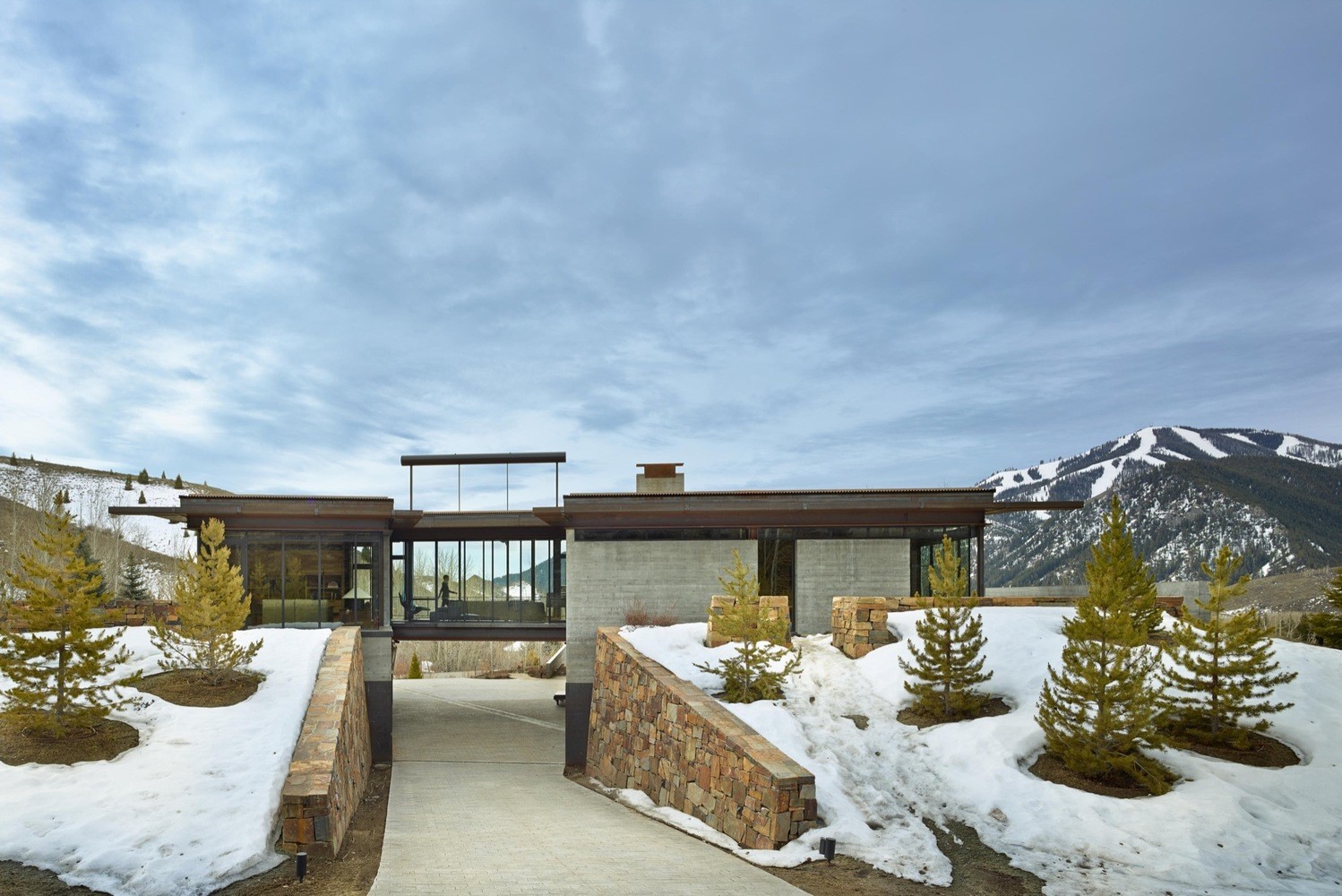 Modern luxury house with snow-capped mountains in the background HD Wallpaper