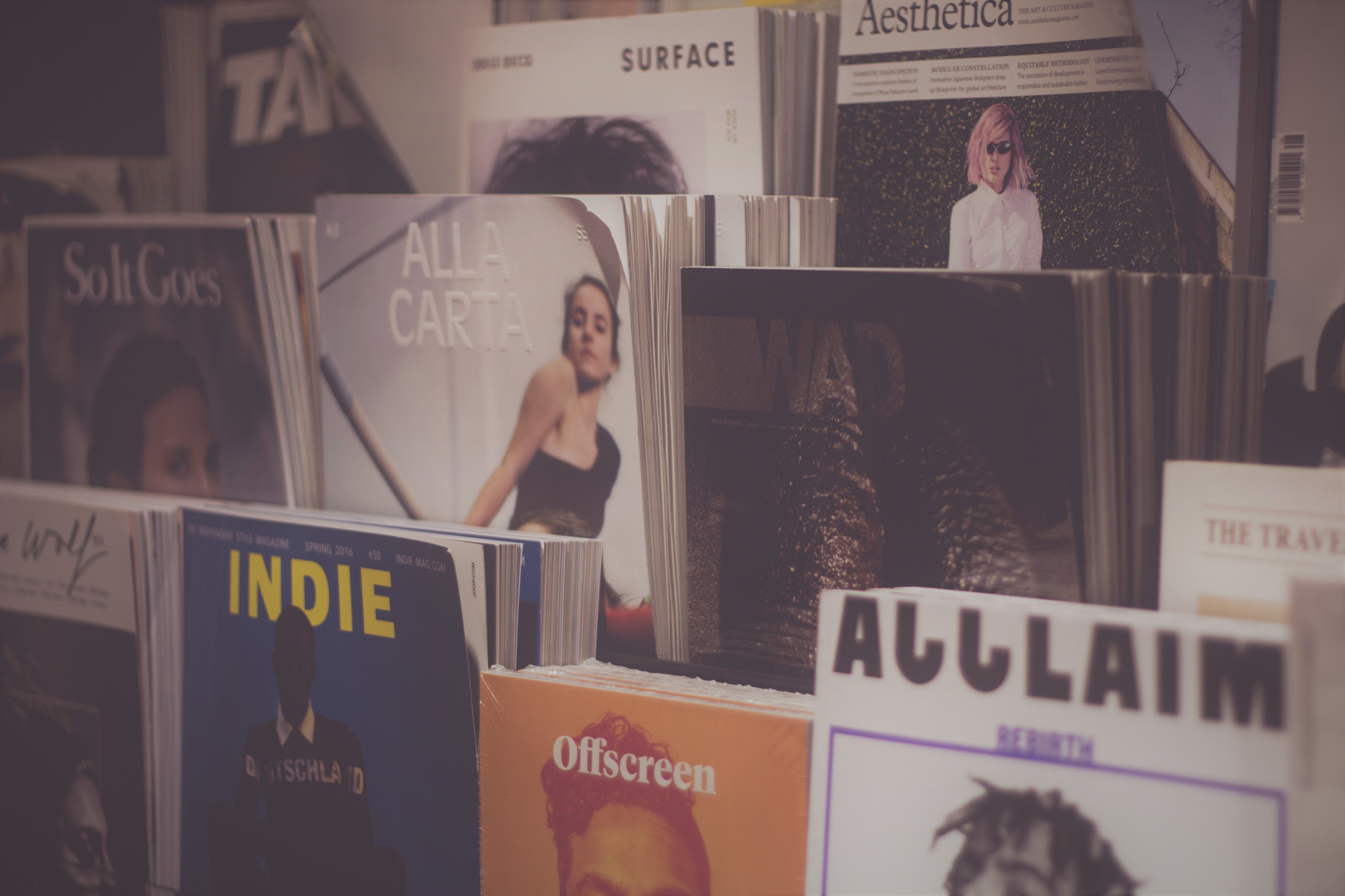 Magazines on display HD Wallpaper