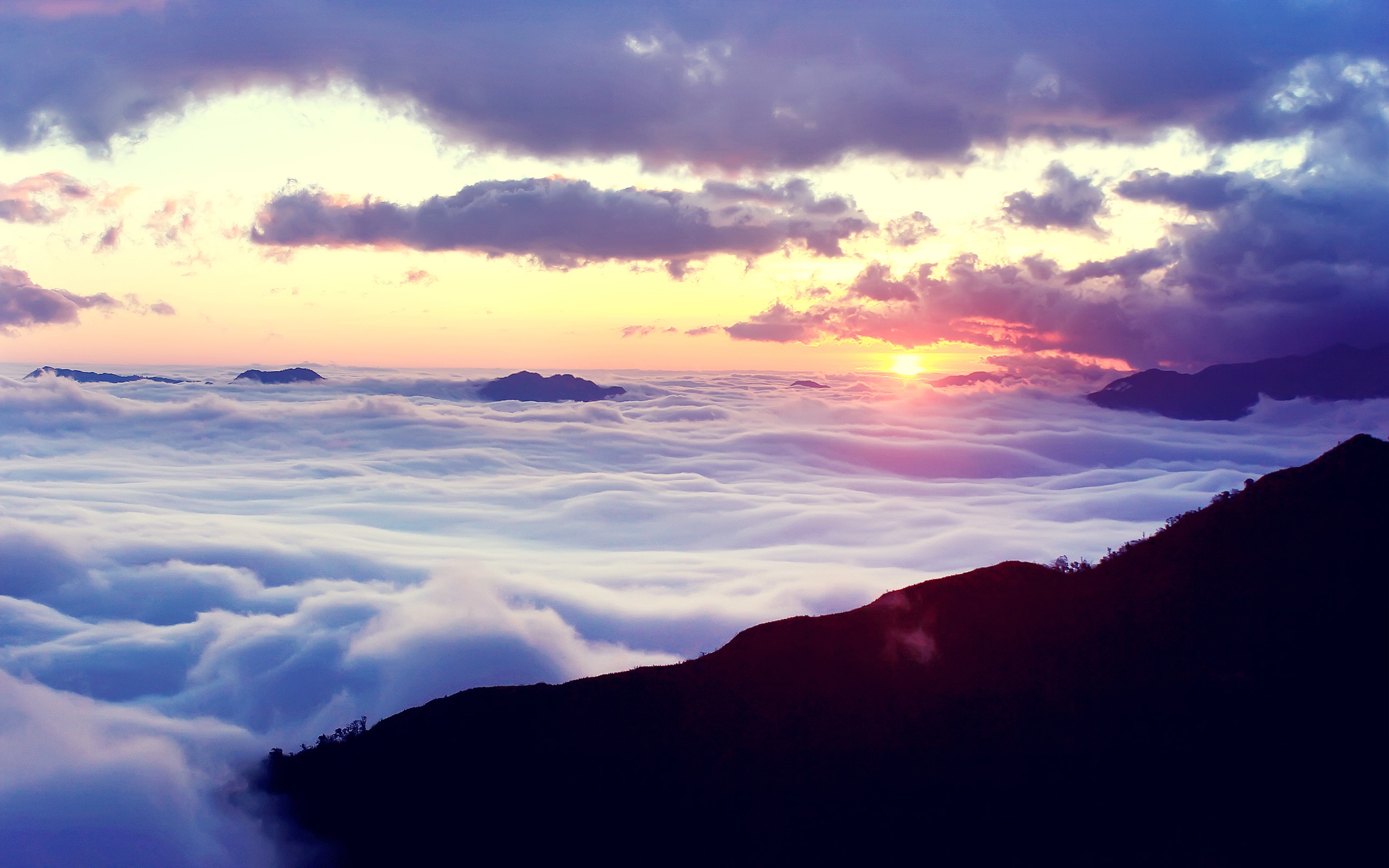 Sunrise over a sea of clouds with mountain peaks HD Wallpaper