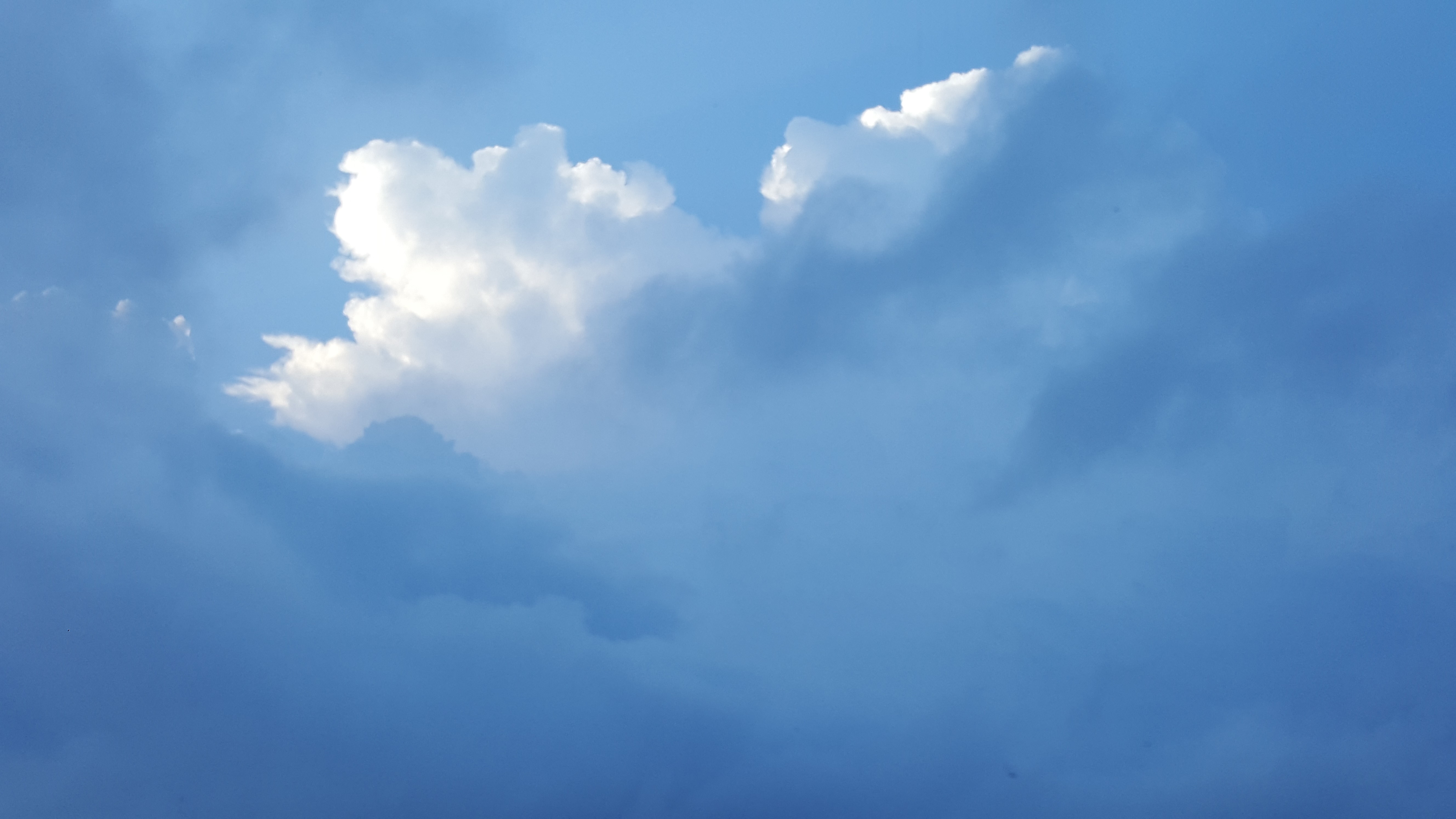 Blue sky with white and dark clouds HD Wallpaper