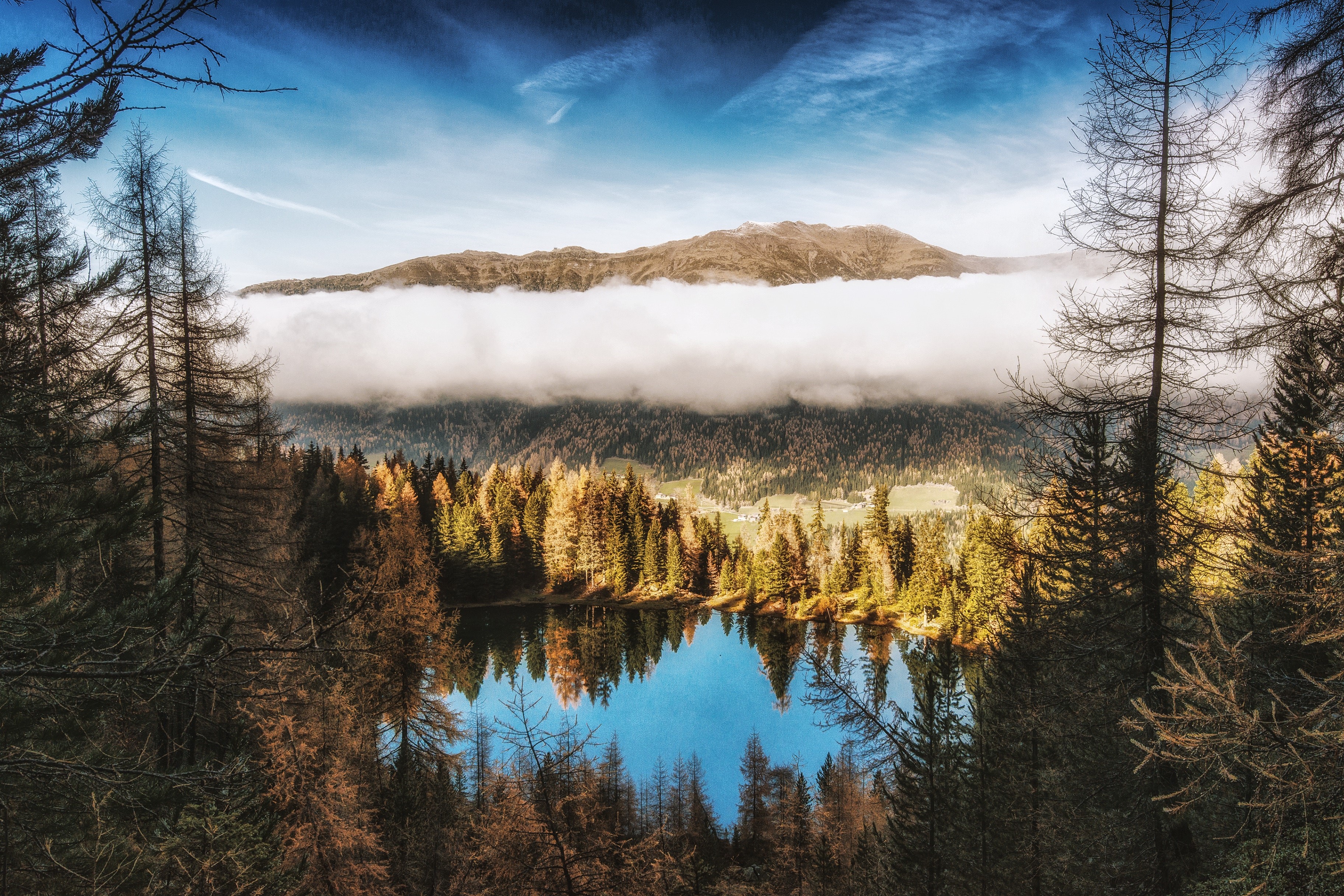 Lake and mountains with clouds and trees in Italy HD Wallpaper
