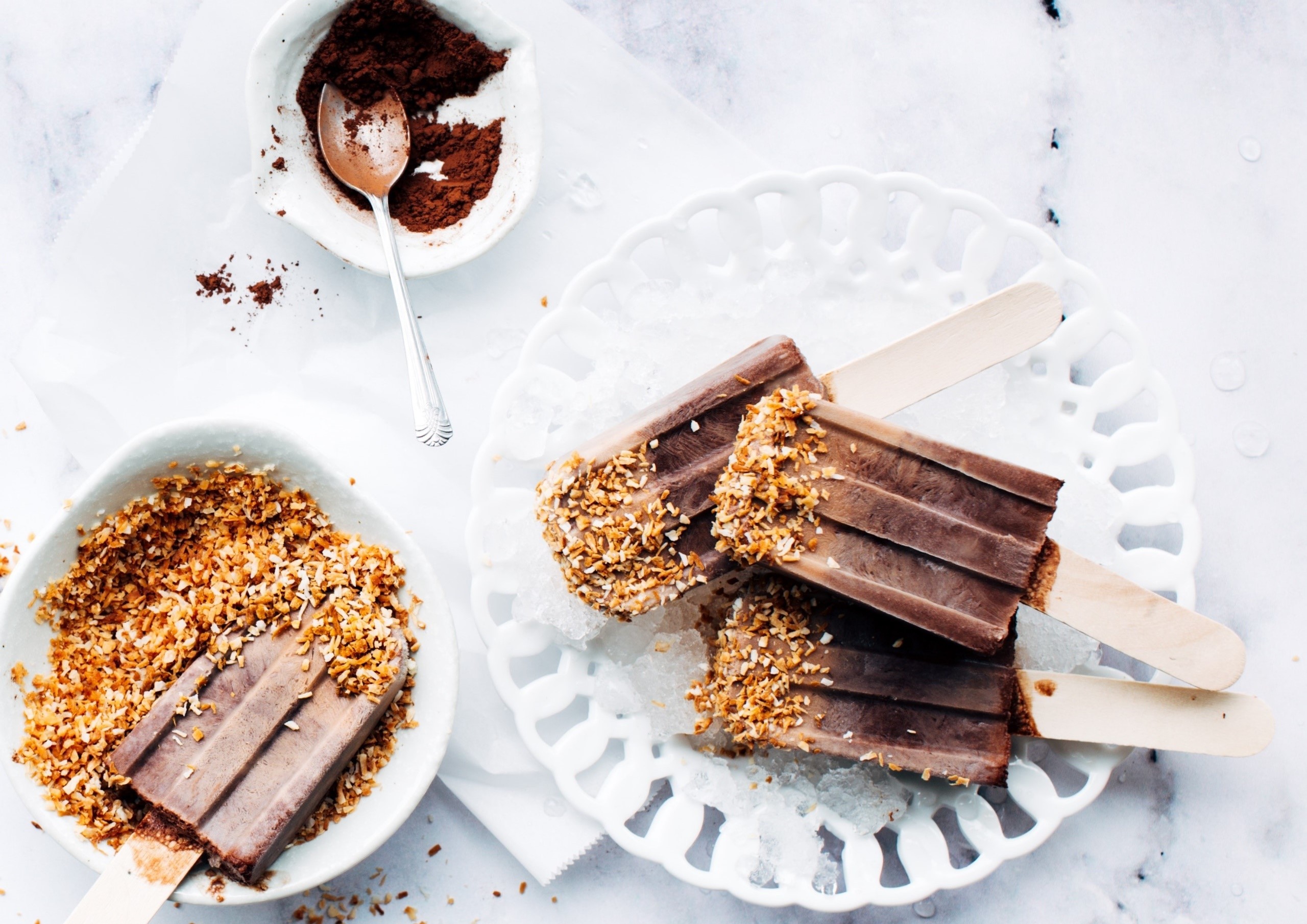 Chocolate popsicles with toasted coconut HD Wallpaper