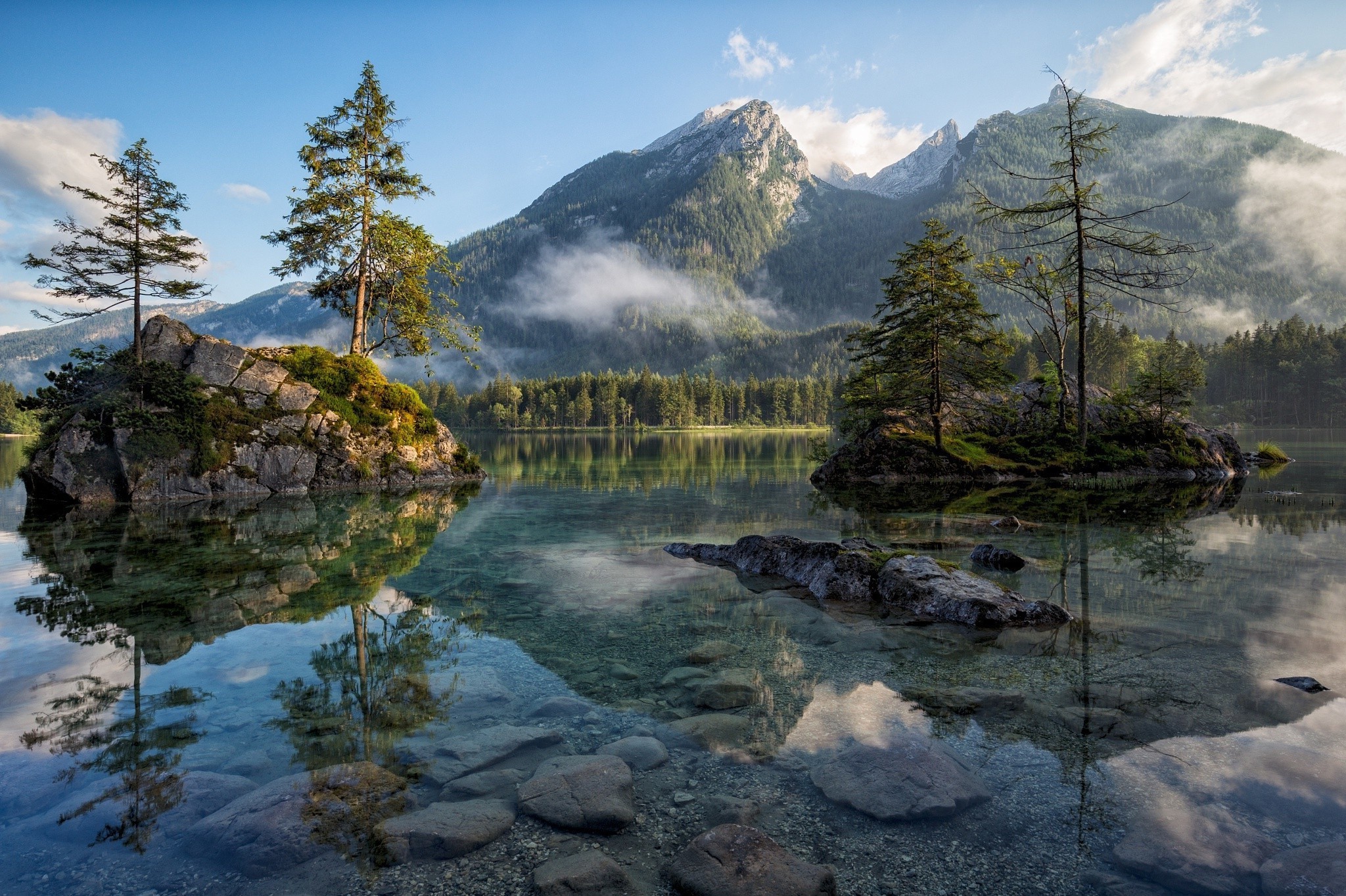 Lake with islands and mountains HD Wallpaper