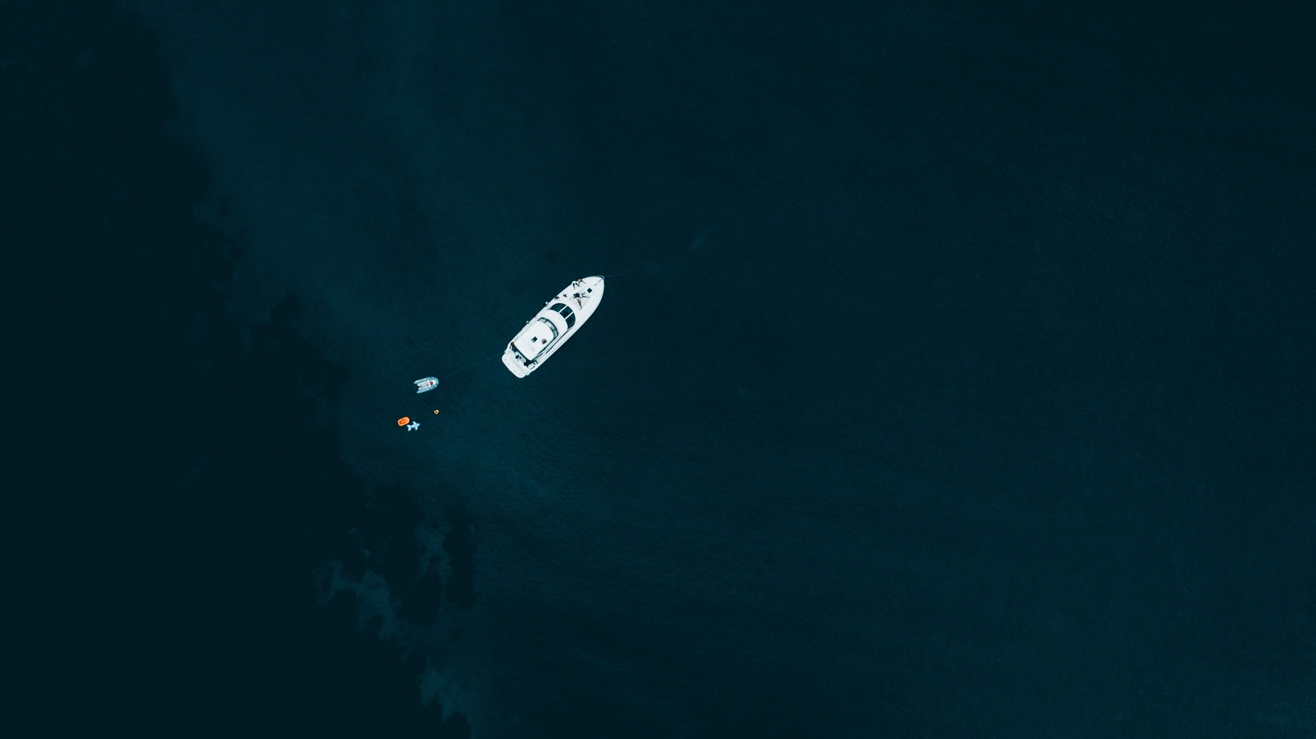 Aerial view of boats on dark blue sea HD Wallpaper