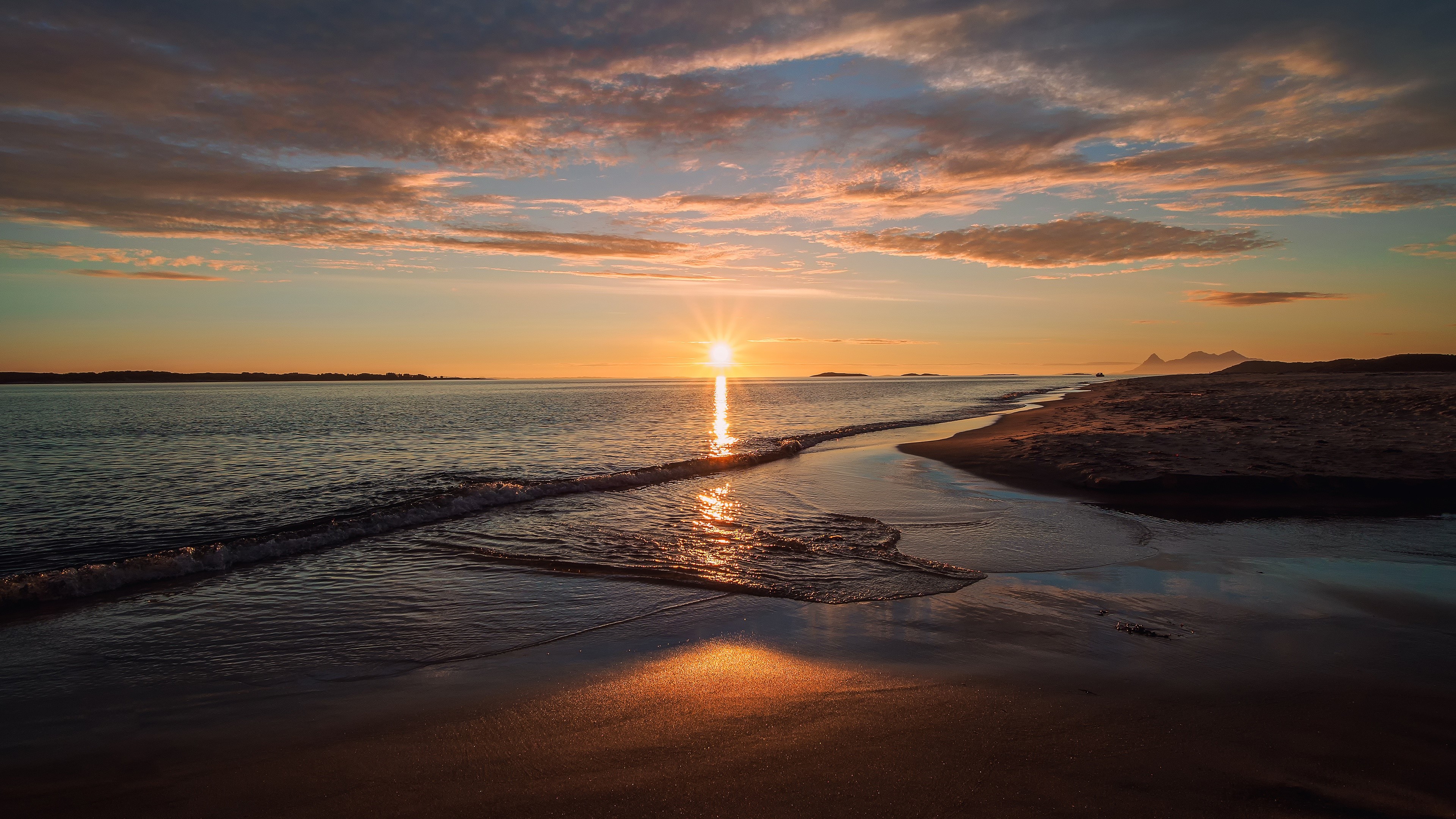 Sunset over the sea with clouds and beach HD Wallpaper